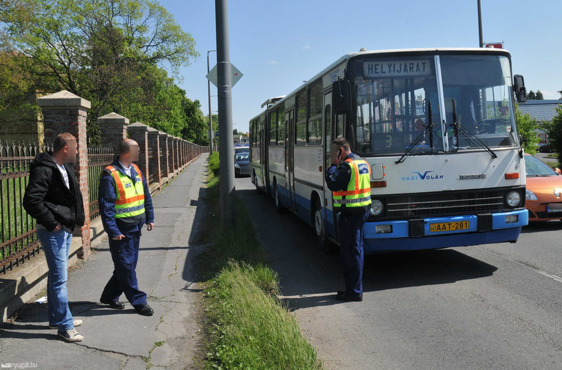 Megdobták a Vasi Volán helyijáratos buszát