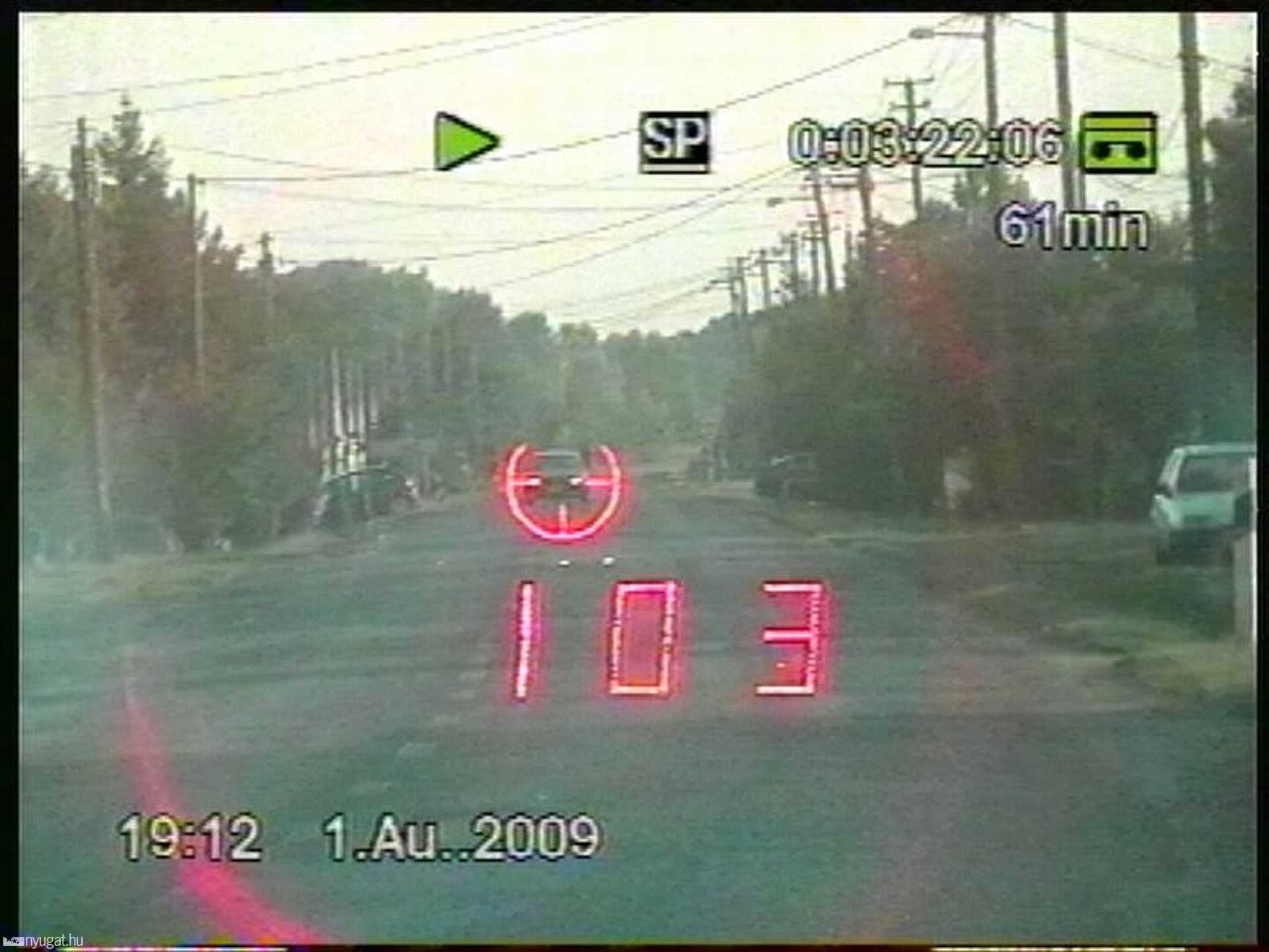 Egyházashollóson 103 km/h-val