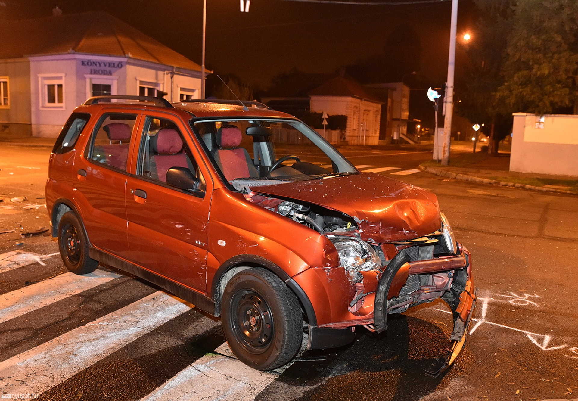 Suzukinak hajtott és Stop-táblát döntött a Mini