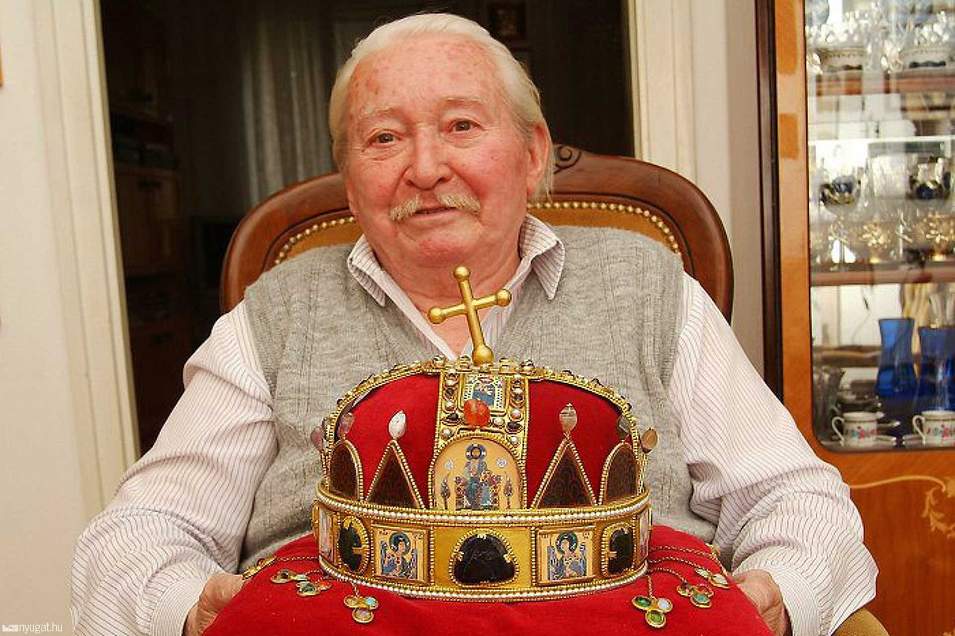 Szent Korona másolata - Darvas Károly