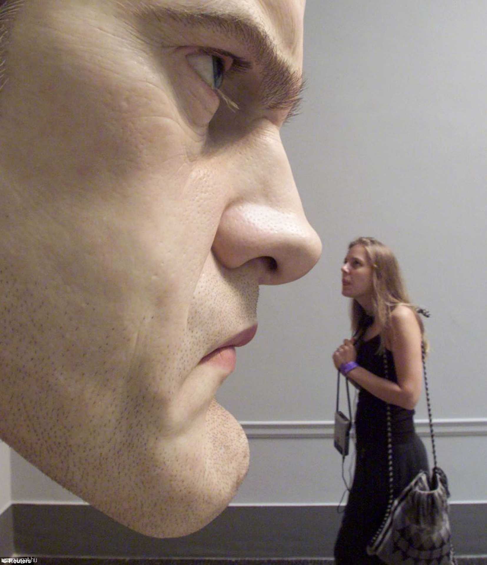 Ron Mueck hiperrealista szobrai