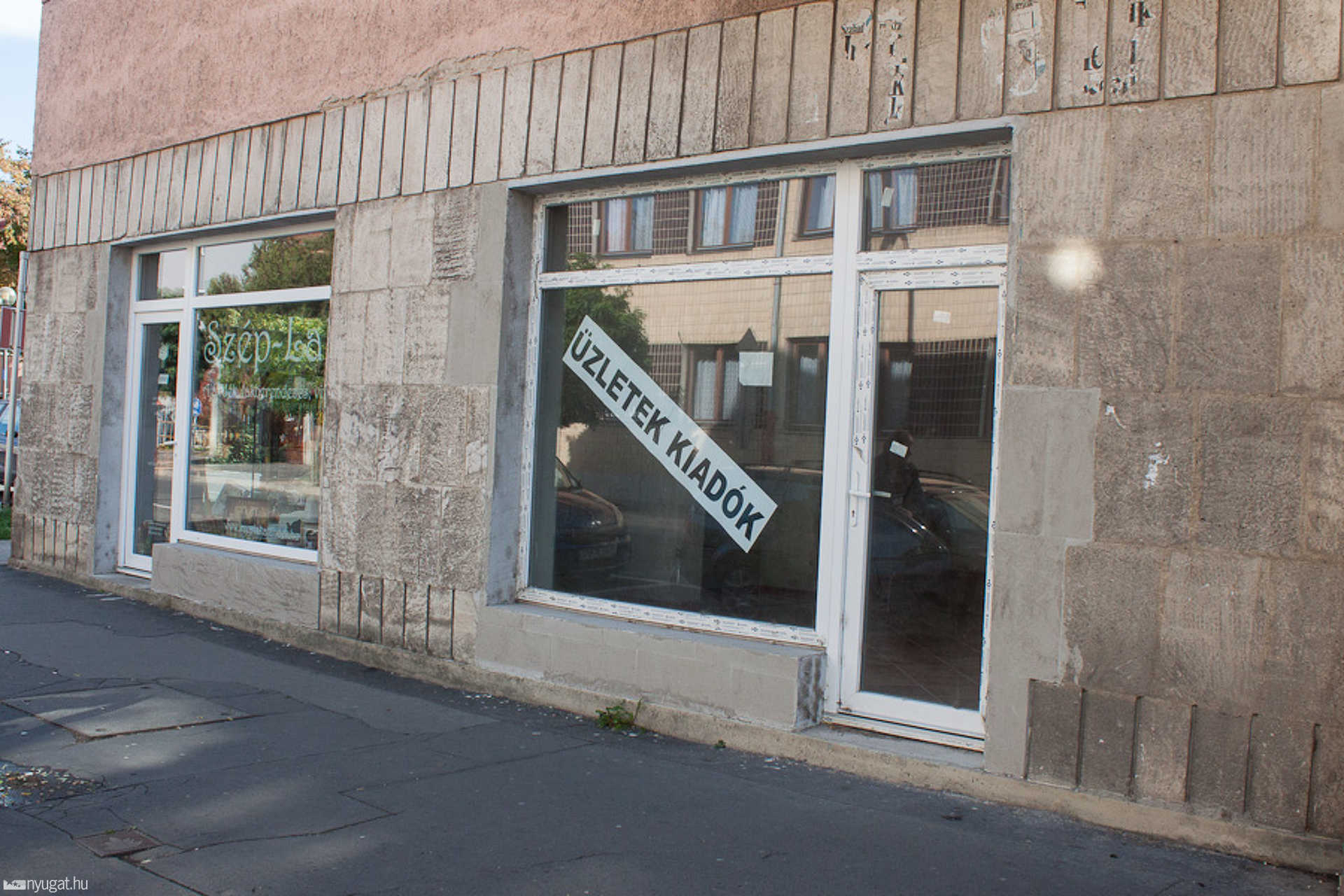 Kiadó vagy kiadott üzlethelyiségek
