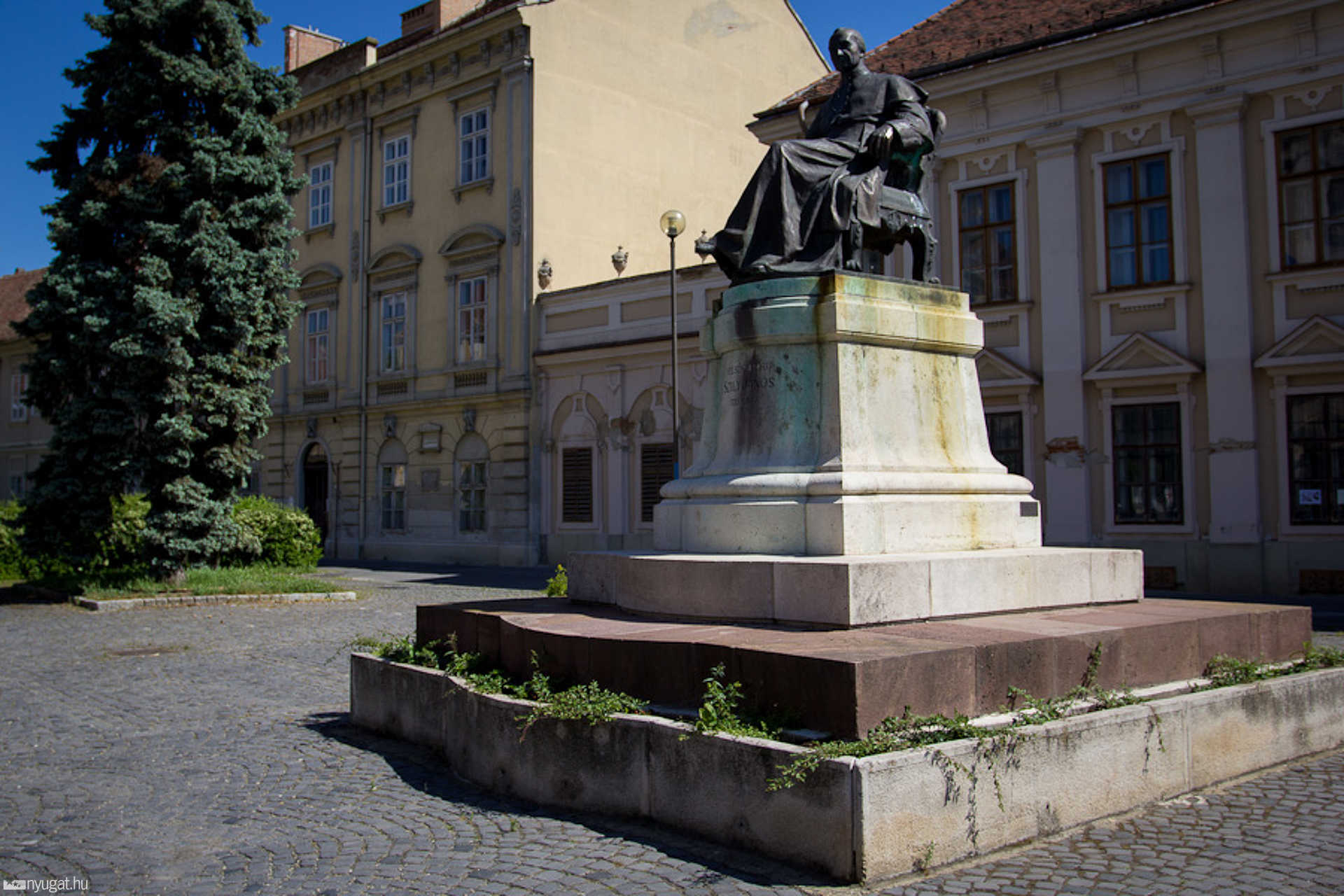 Szily János szobor