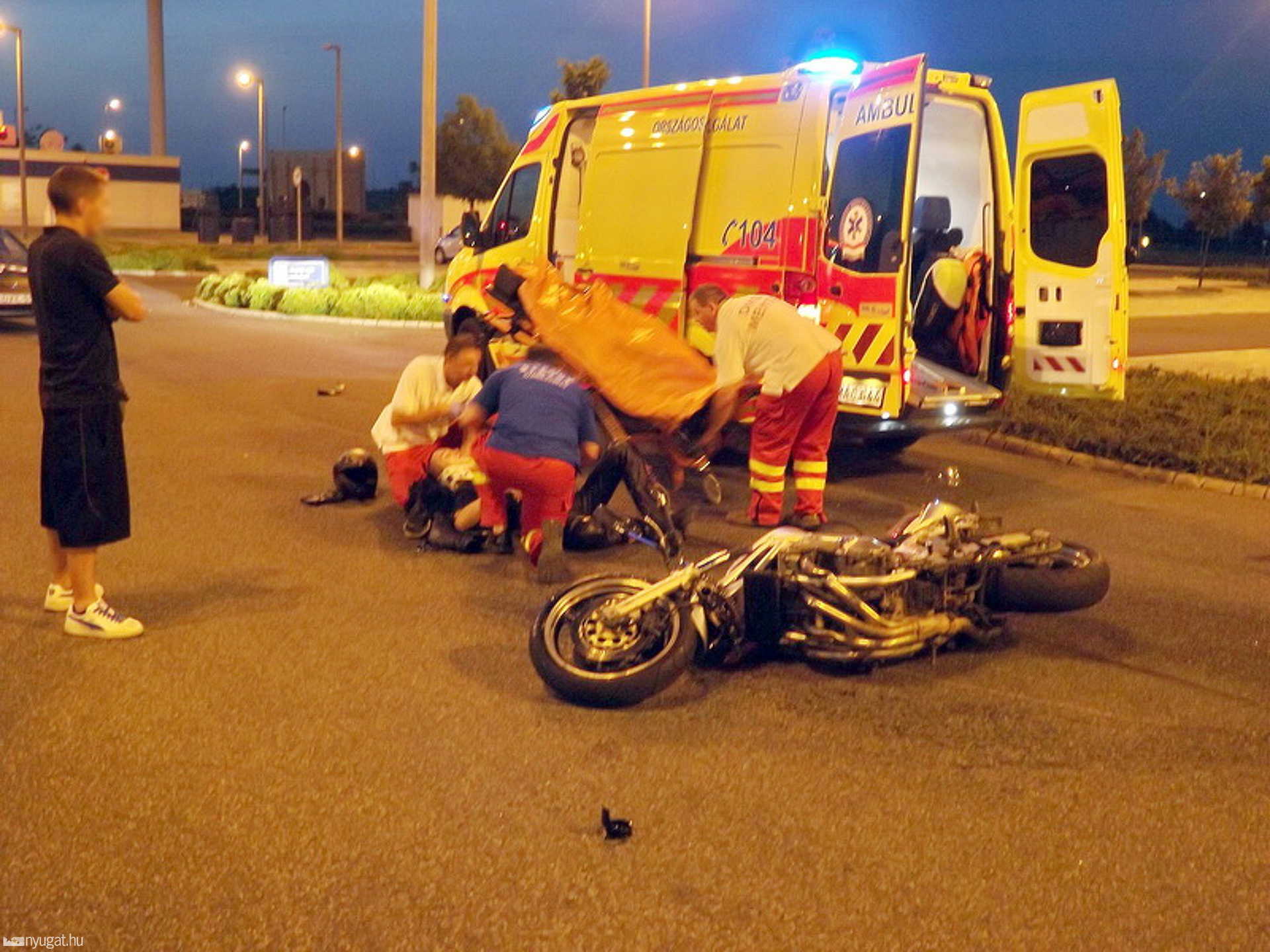 Motoros baleset Tesco parkoló 2012