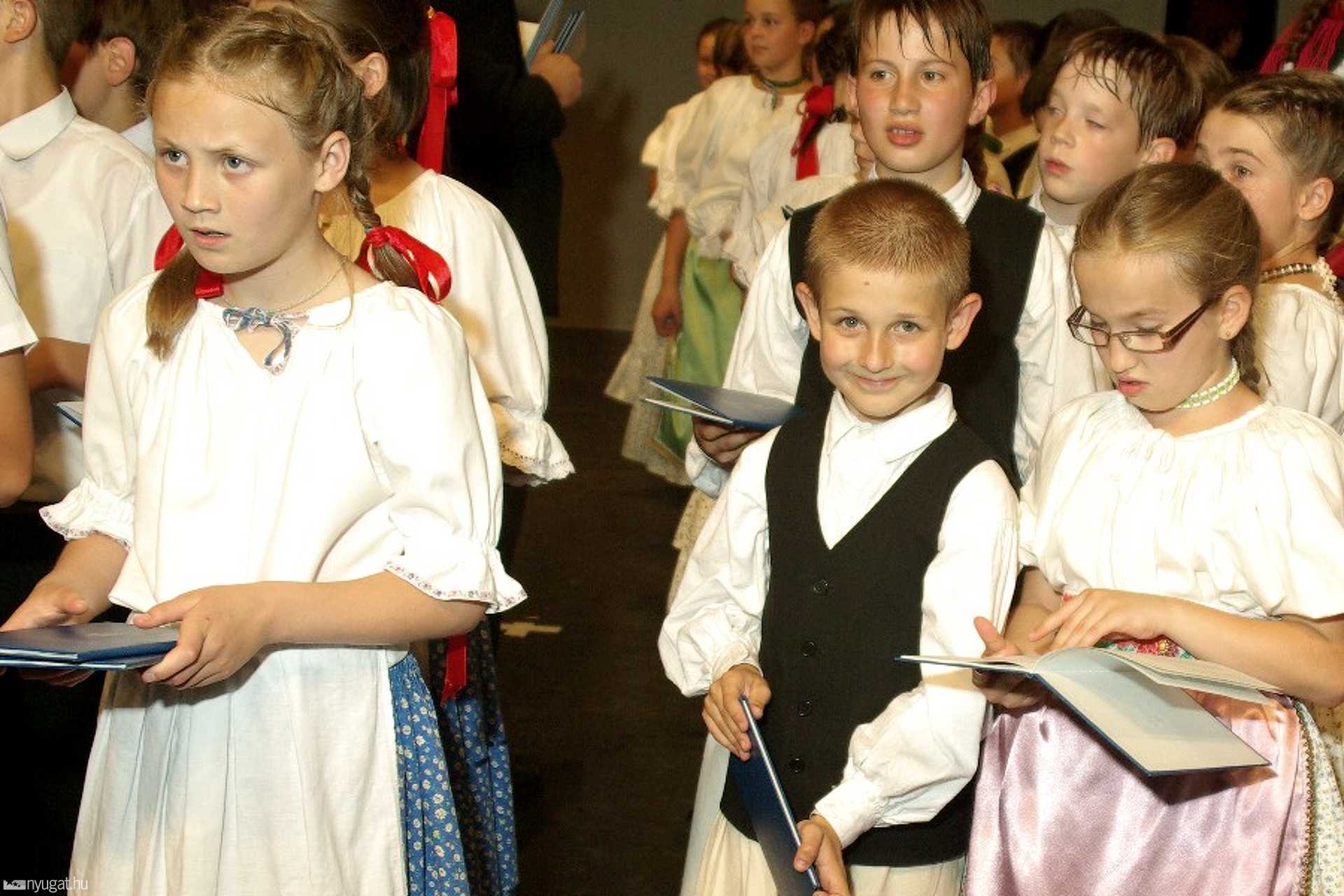 Néptánc évzáró 2011