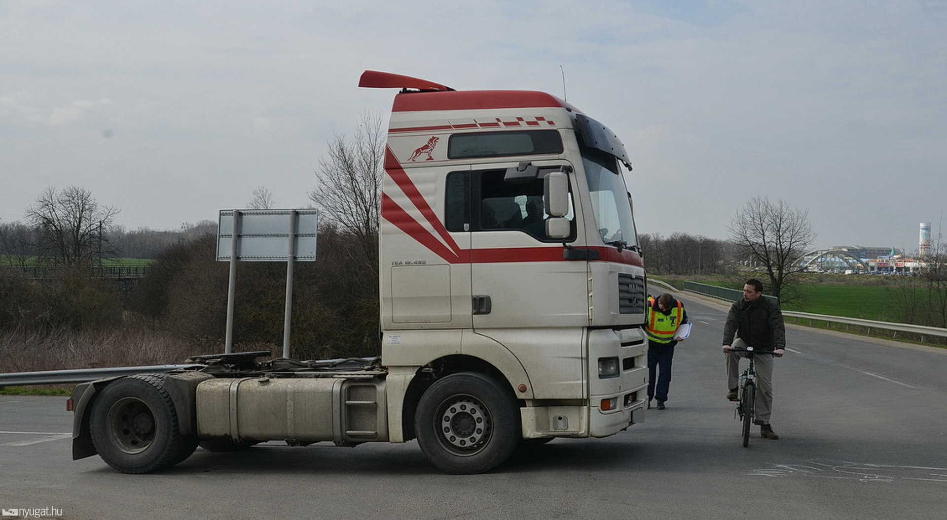 Kamion gázolta halálra a kerékpárost Sárvár közelében