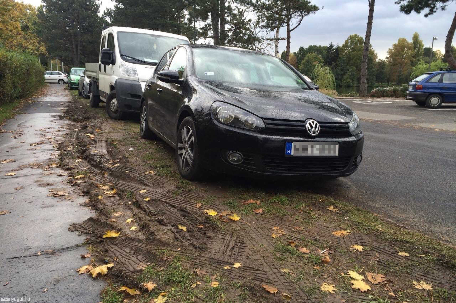 Parkoló autók a Deck-nél