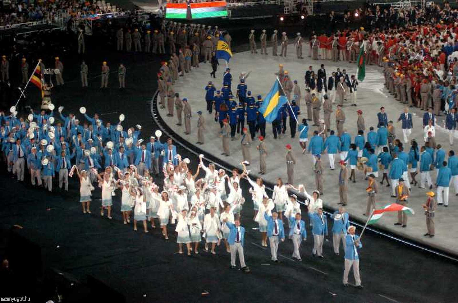 2004-ben ebben vonultak a magyarok Athénben 