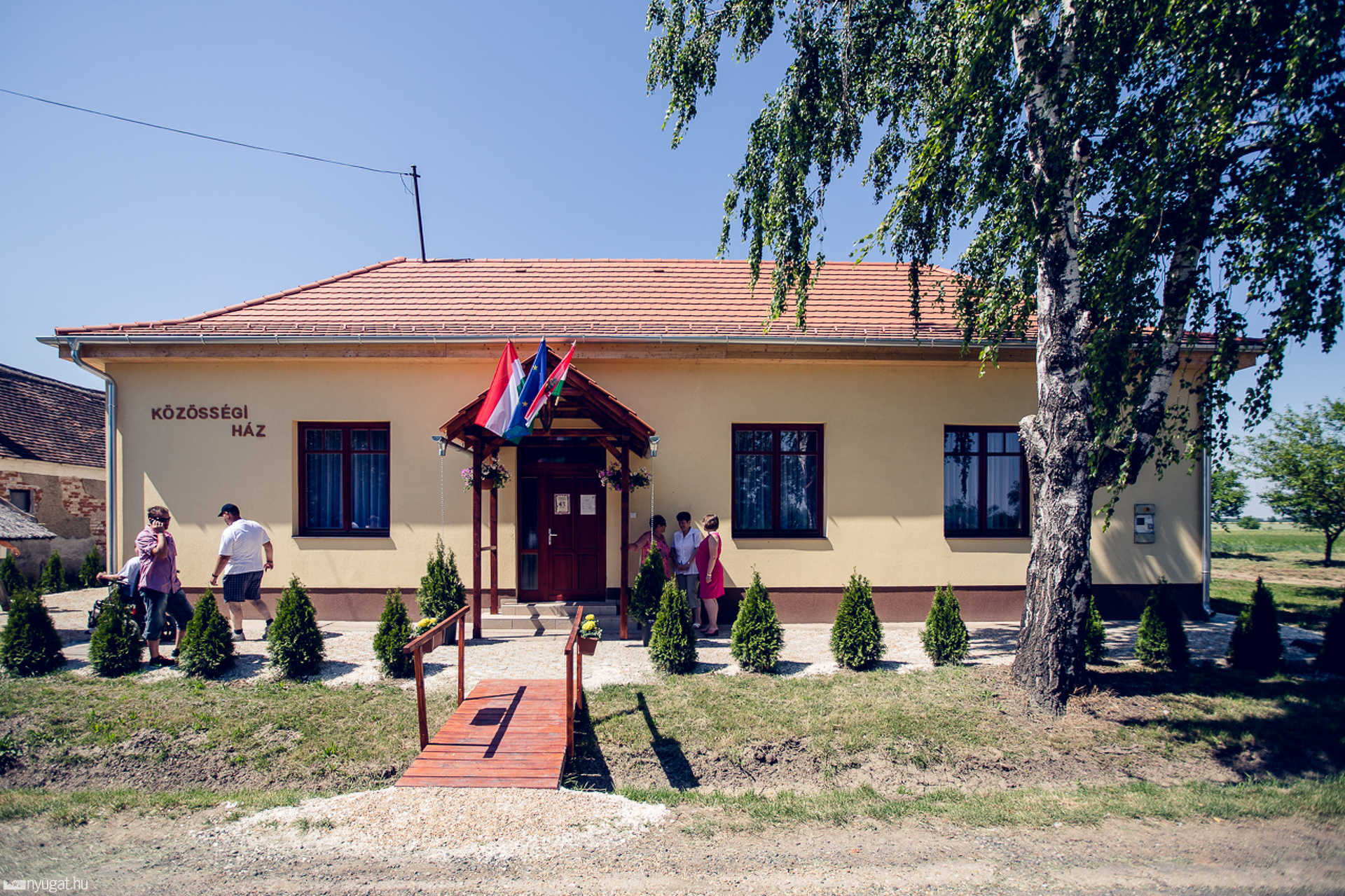 Átadták Meszlen új közösségi házát