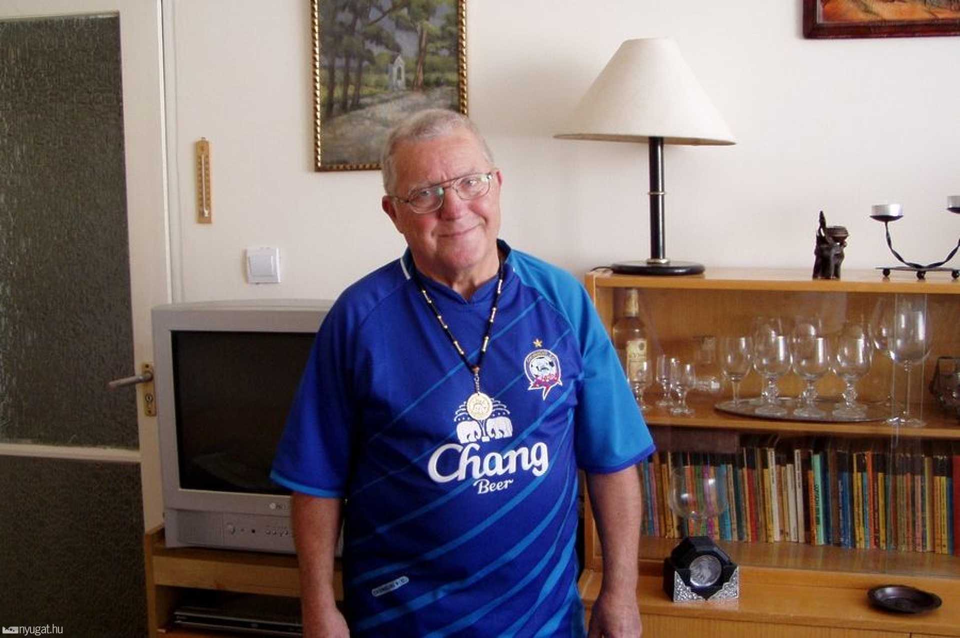 Devecseri István thai szerelésben