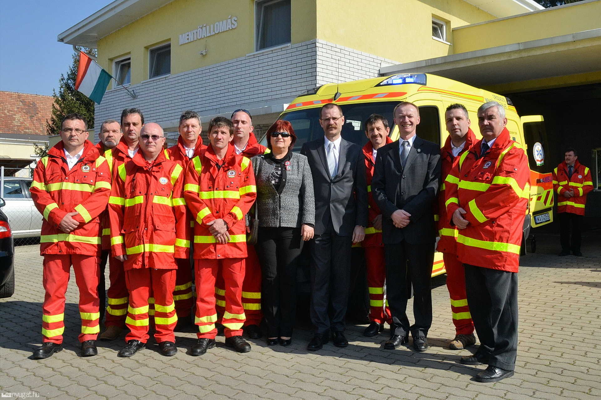 Új mentőautó átadása Celldömölkön