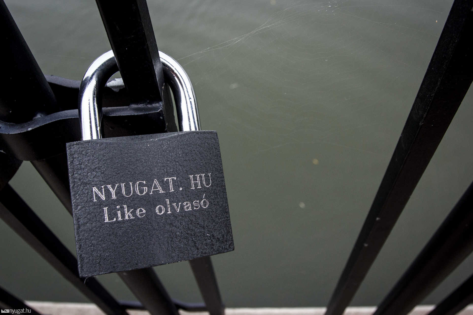 Ez már acél biztos: Szeretünk Nyugat olvasó! 