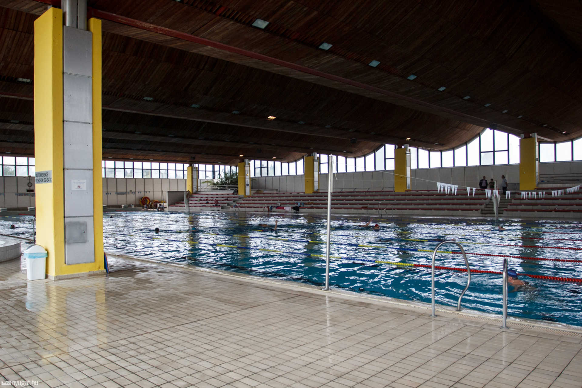 Fedett Uszoda