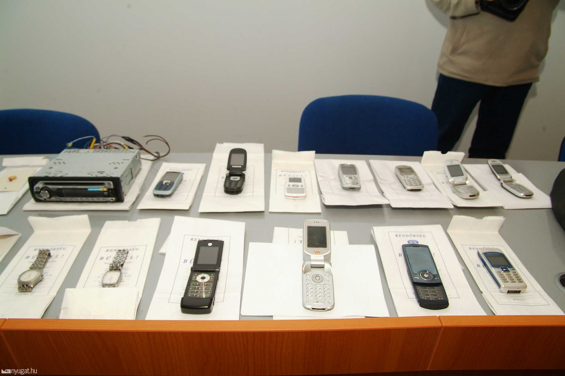 A rácsok mögött nem fogadhatnak hívást a rabolt telefonokkal