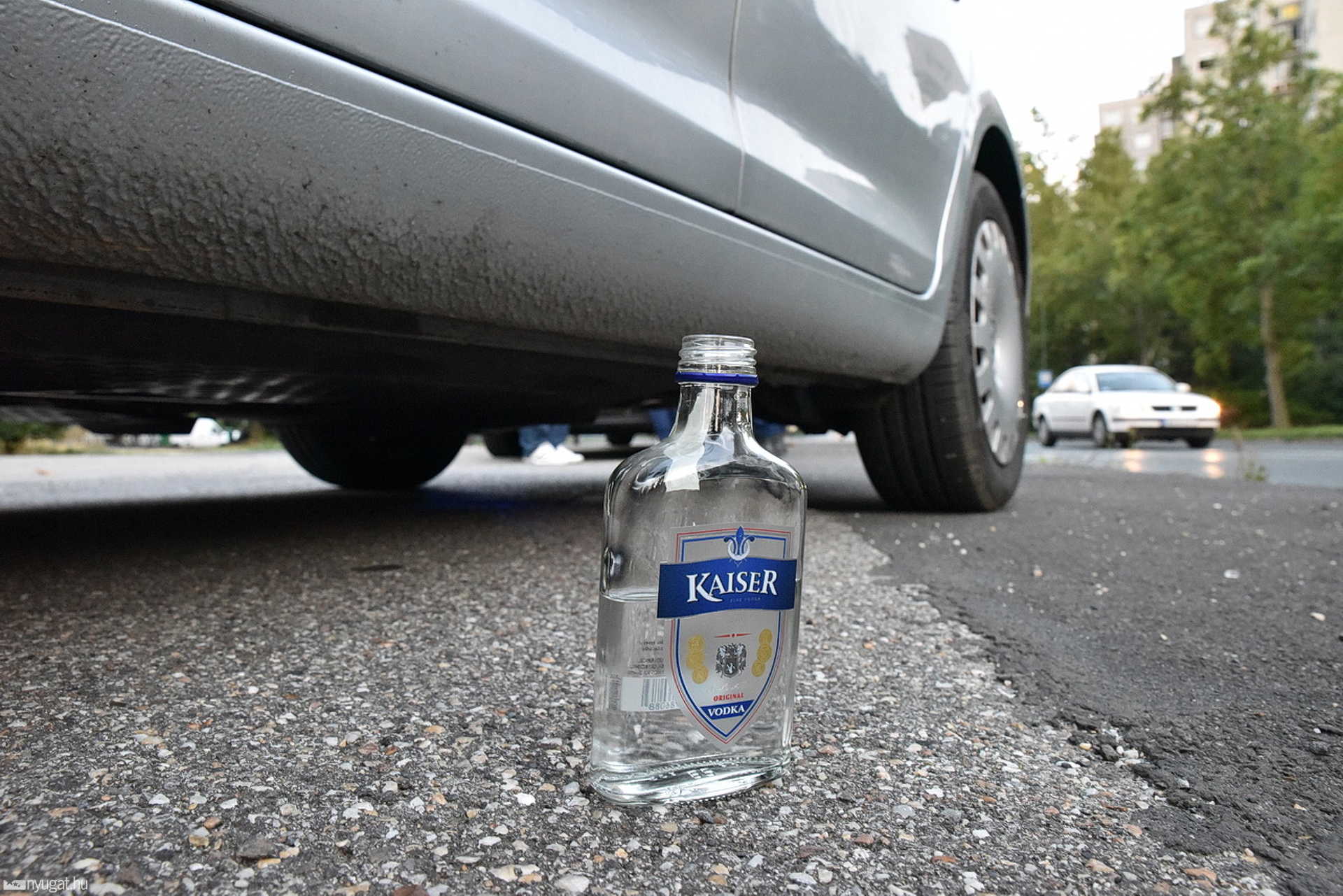 Vodkát vett, amíg kiértek a rendőrök - Balesetet okozott és elhajtott az ittas külföldi