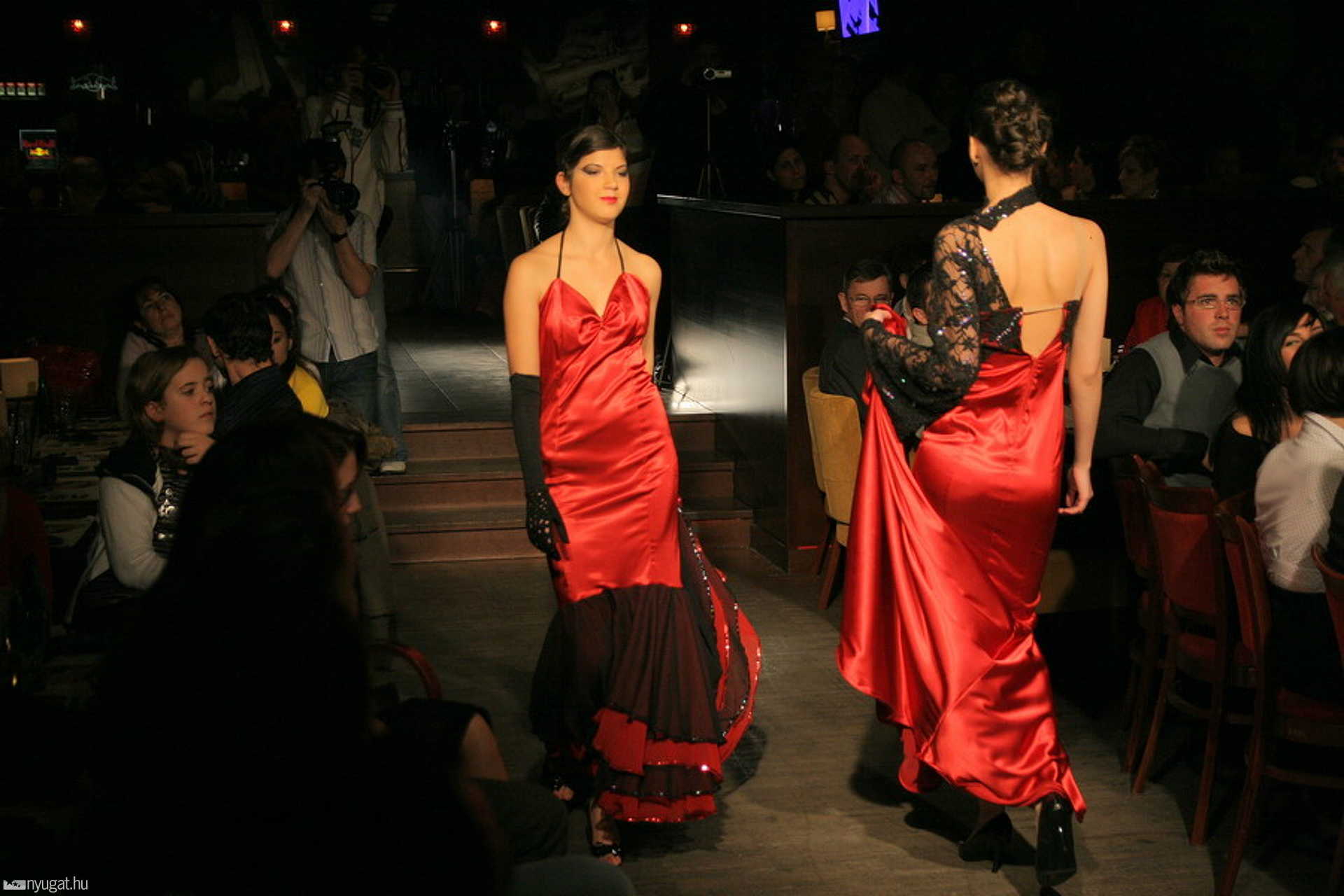 Divatbemutató a Palace Caféban