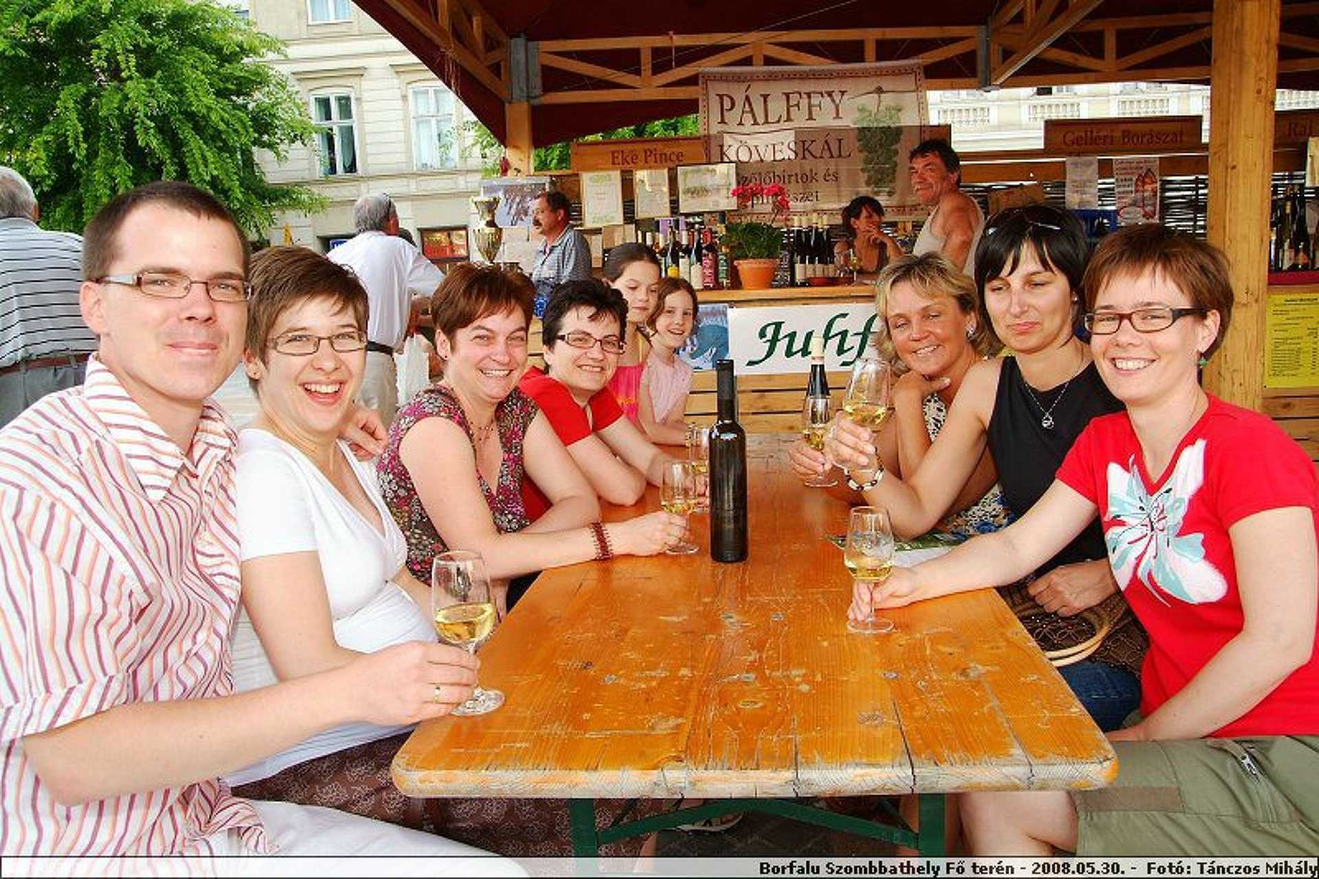 Borfalu a Fő téren