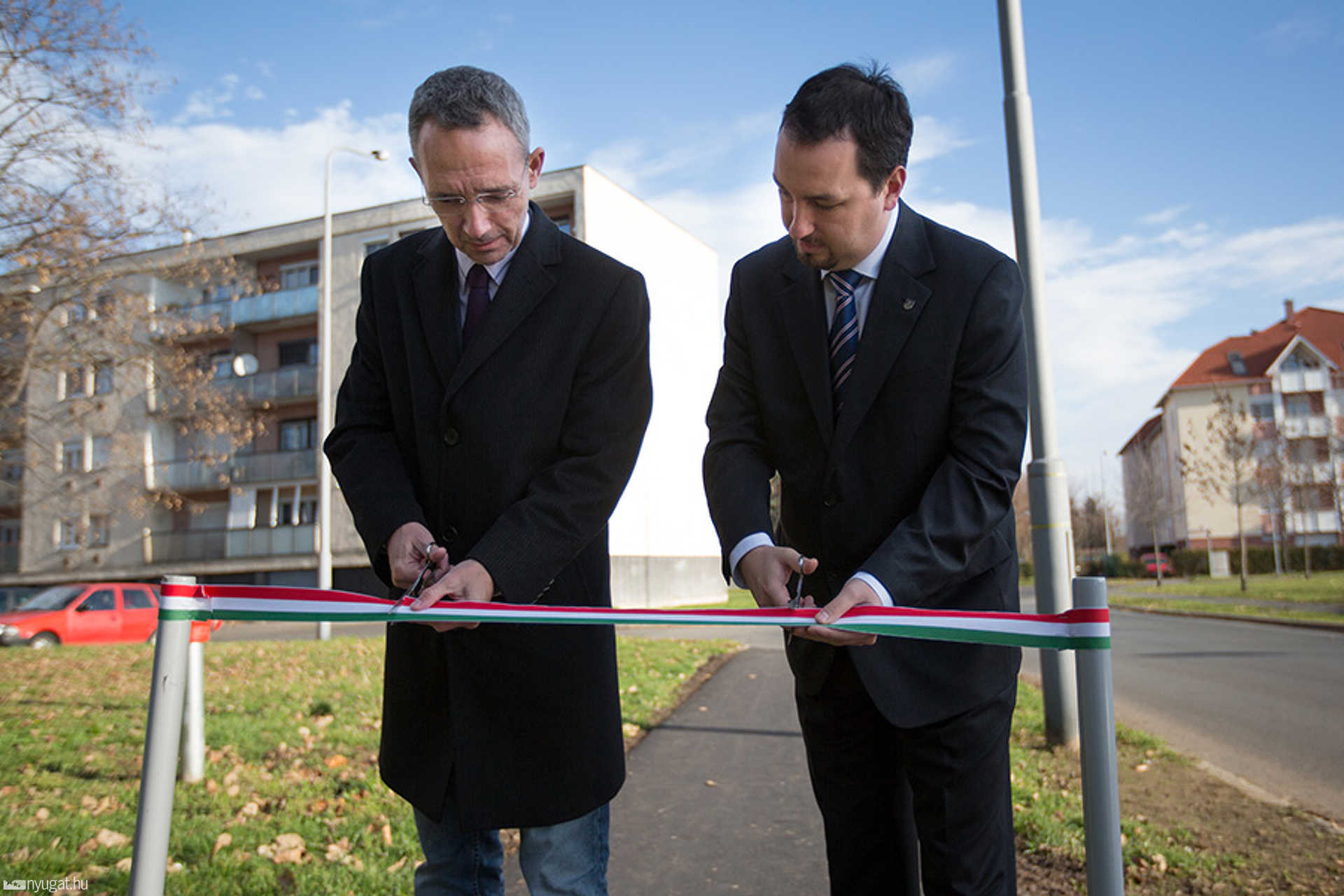 Járdaavató a Károlyi Antal utcában
