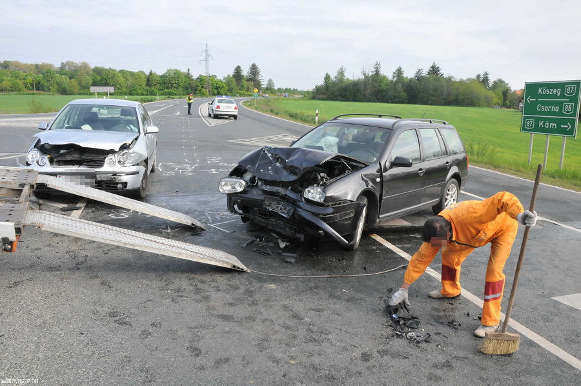 Baleset a 87-es úton, a gyöngyöshermáni kereszteződésnél