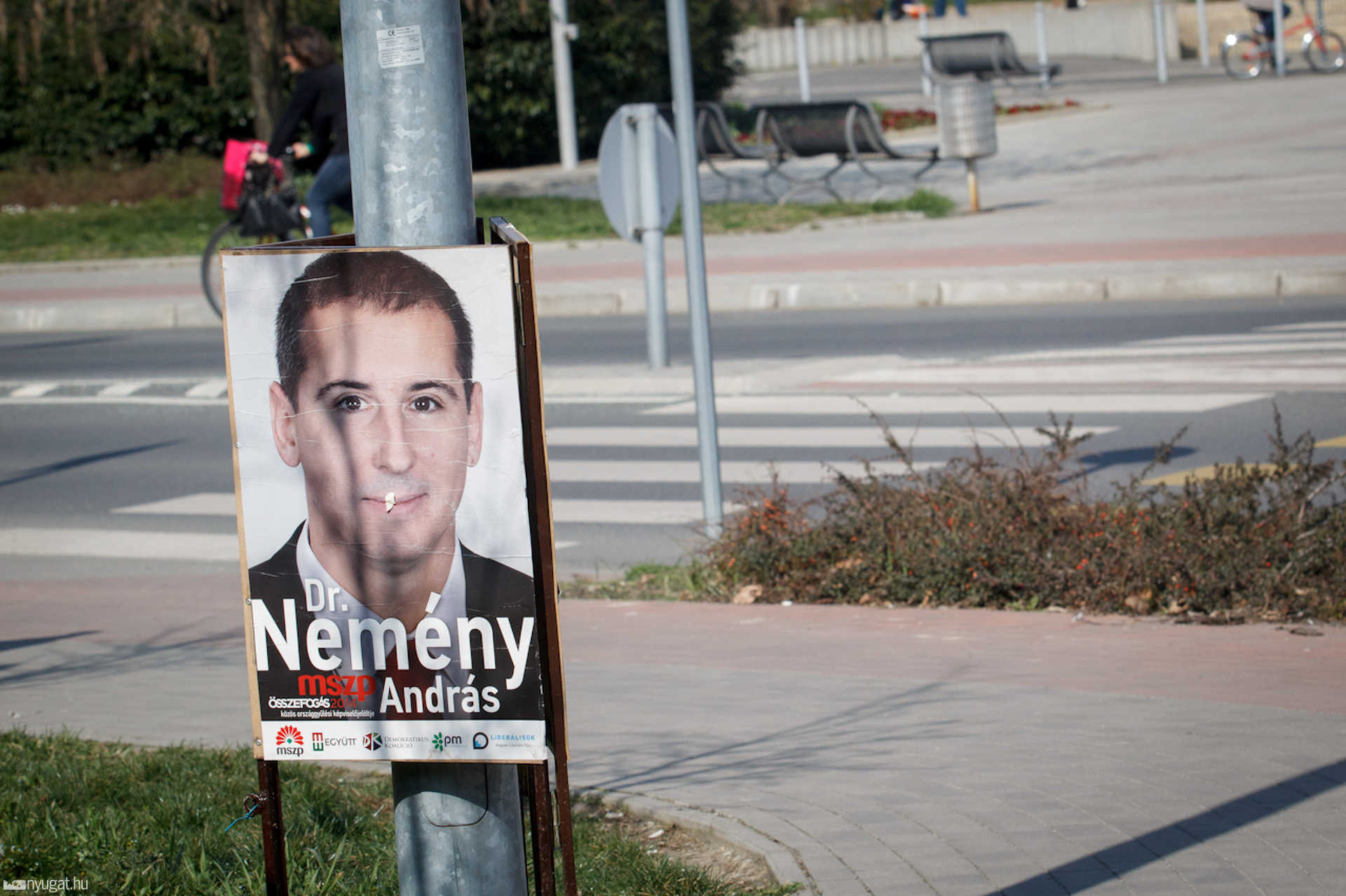 Szabálytalanul kihelyezett politikai plakátok