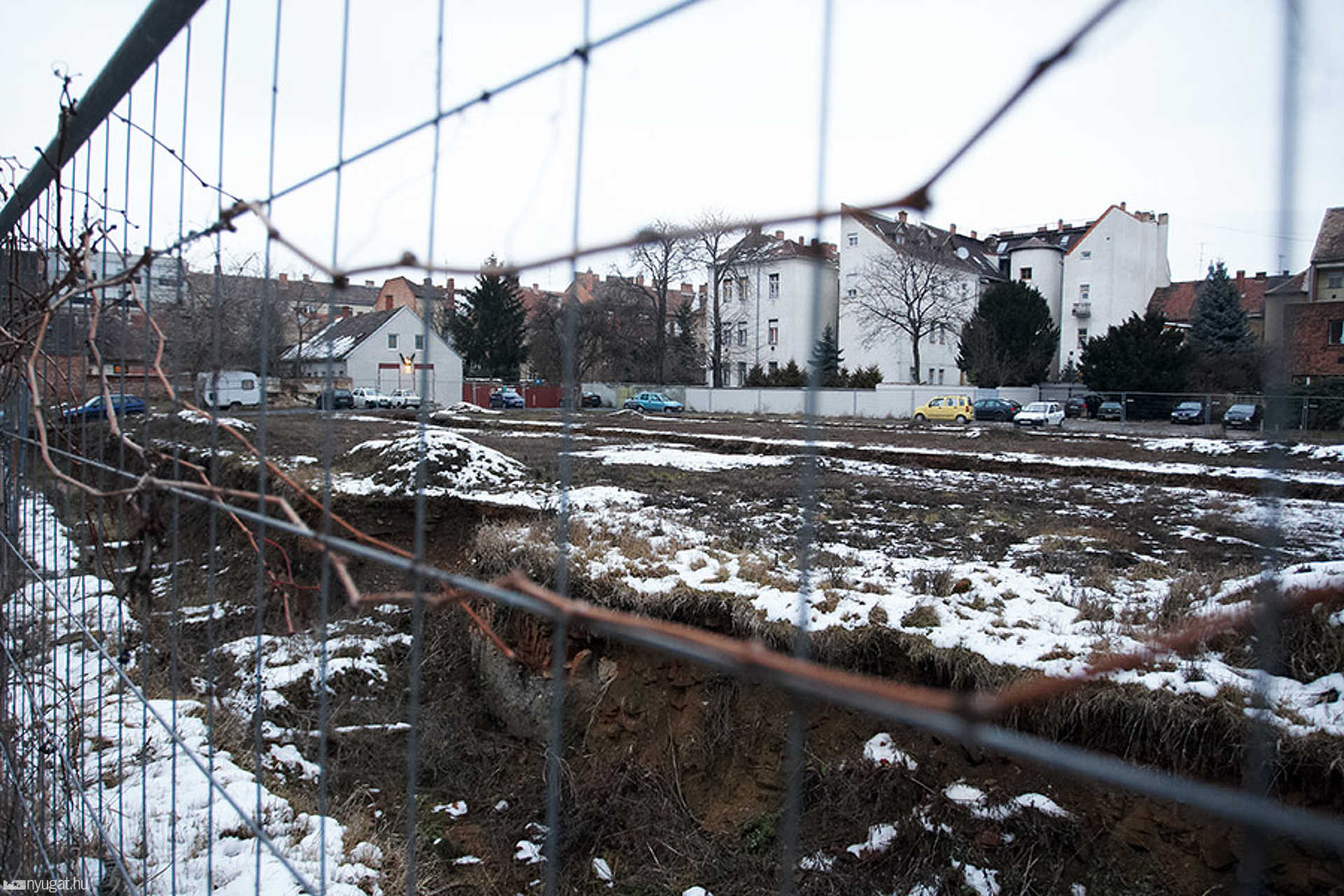 Kőszegi utcai parkolólemez