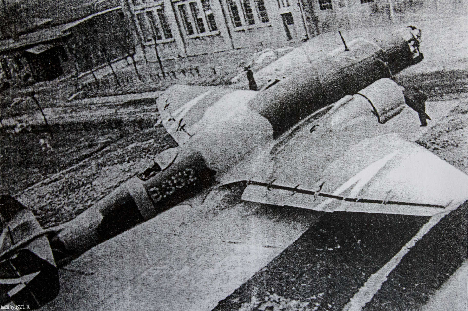 Ju-86 a 200 fős Akadméia tetejéről fényképezve