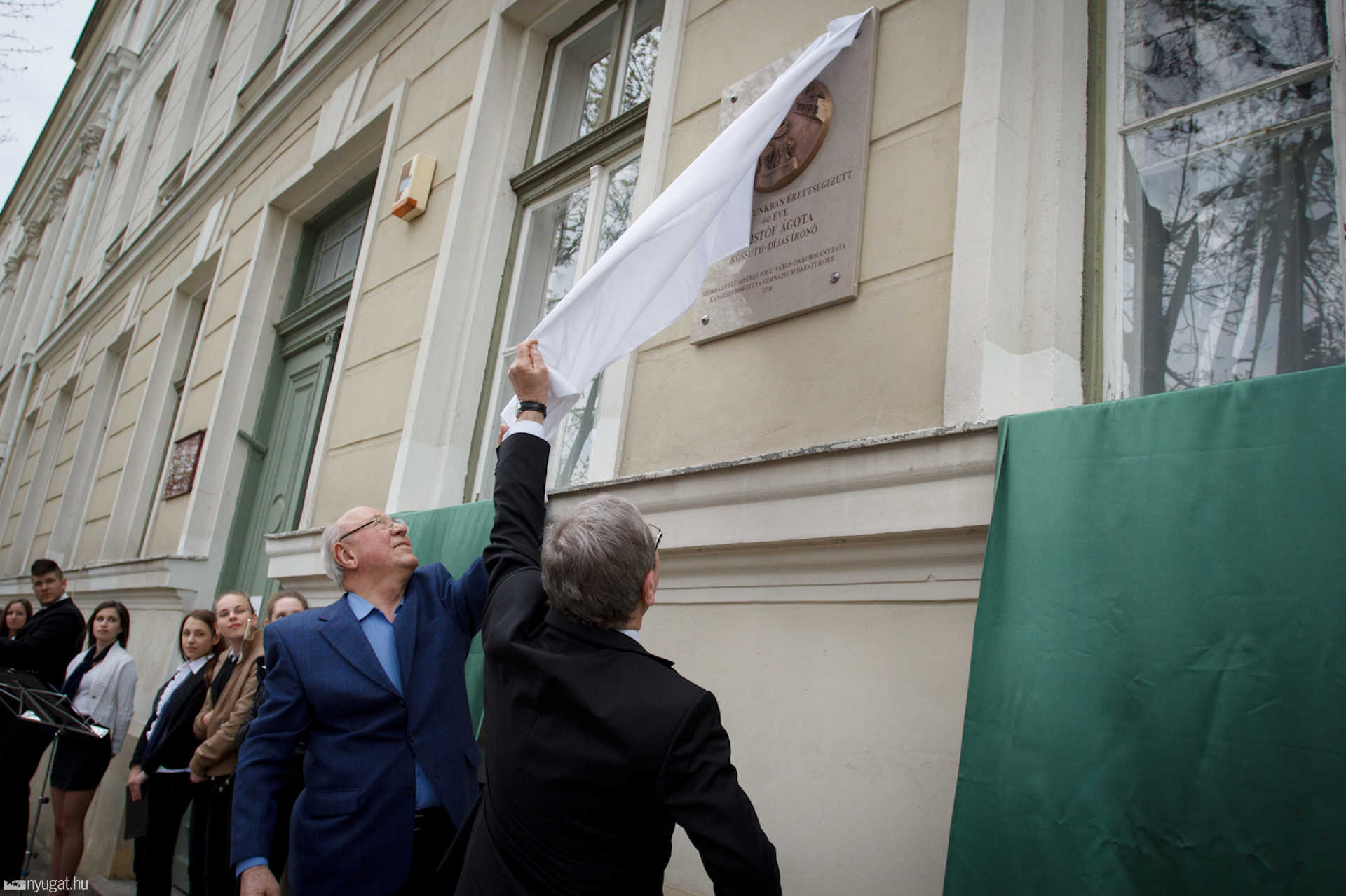 Kristóf Ágota emléktábla avatása a Kanizsainál