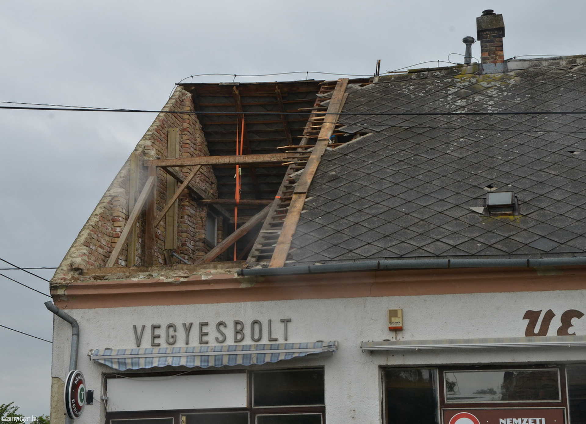 Tetőt bontott meg a szélvihar Lukácsházán