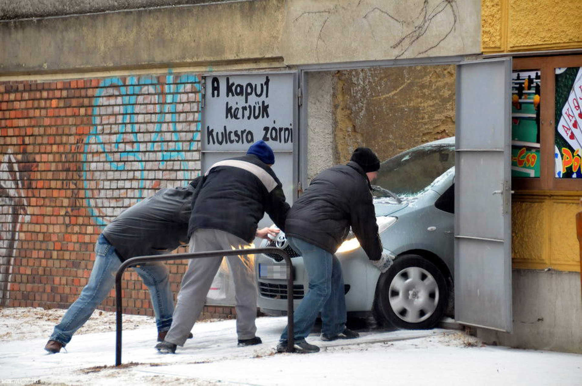 Elpörgő kerekek - Még a kis küszöbök is gondot jelentettek