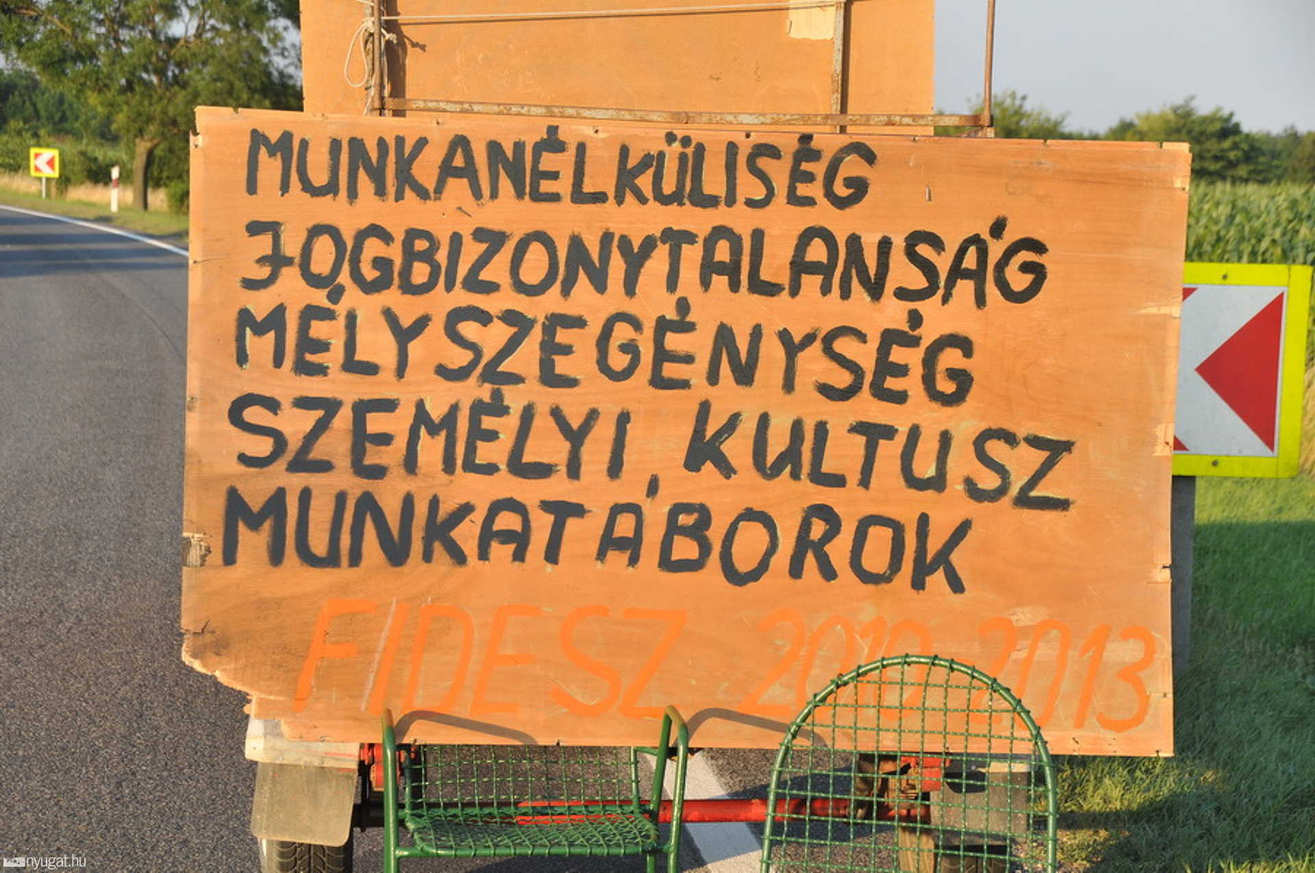Szakszervezeti demonstráció a 86-os úton, Vépnél