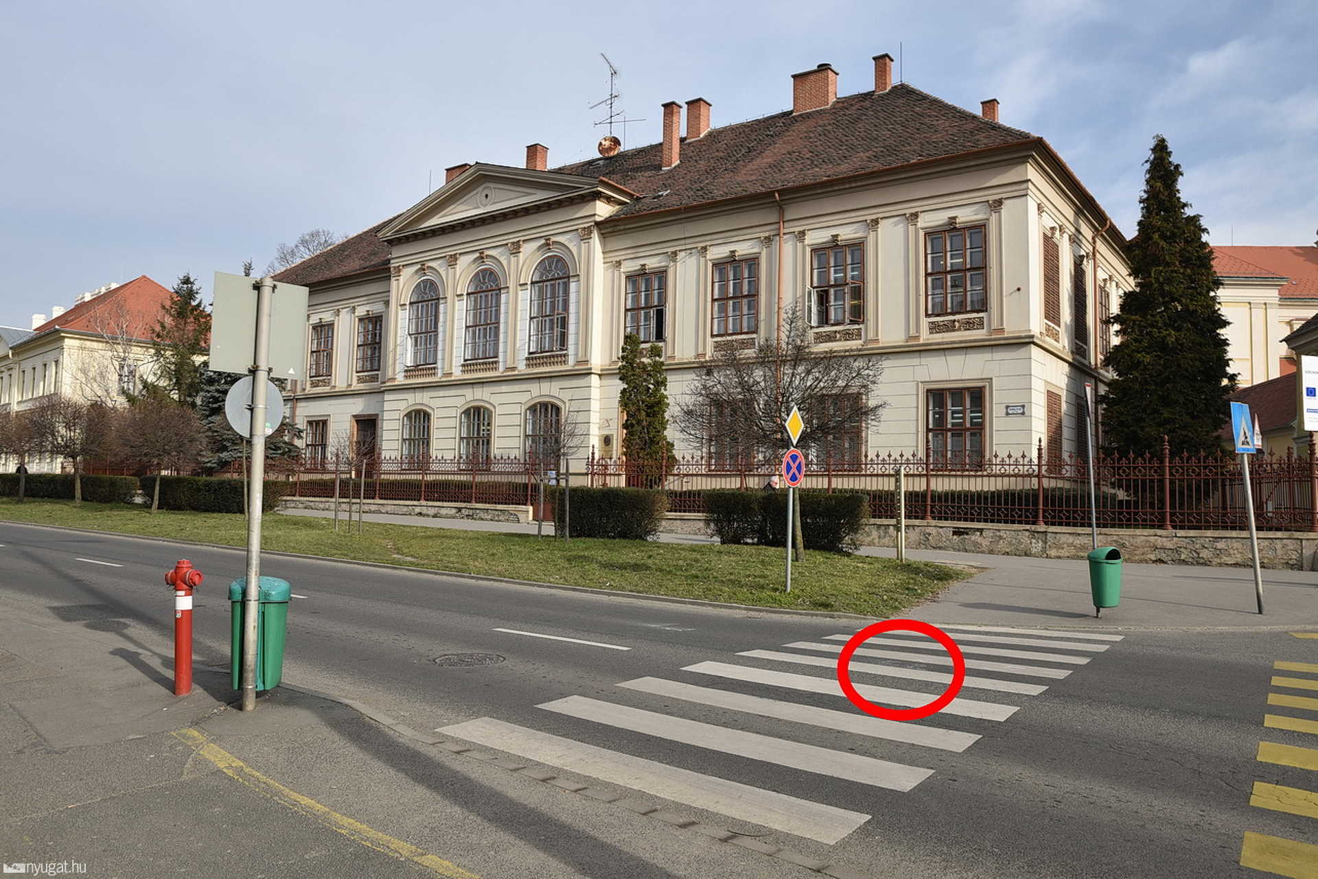 Az iskola előtti kijelölt gyalogátkelőhelyen történt a baleset