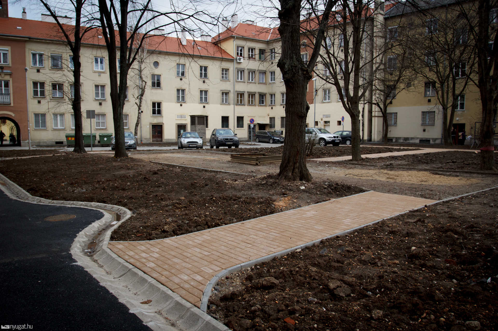 Savaria tér mögötti tömbbelső