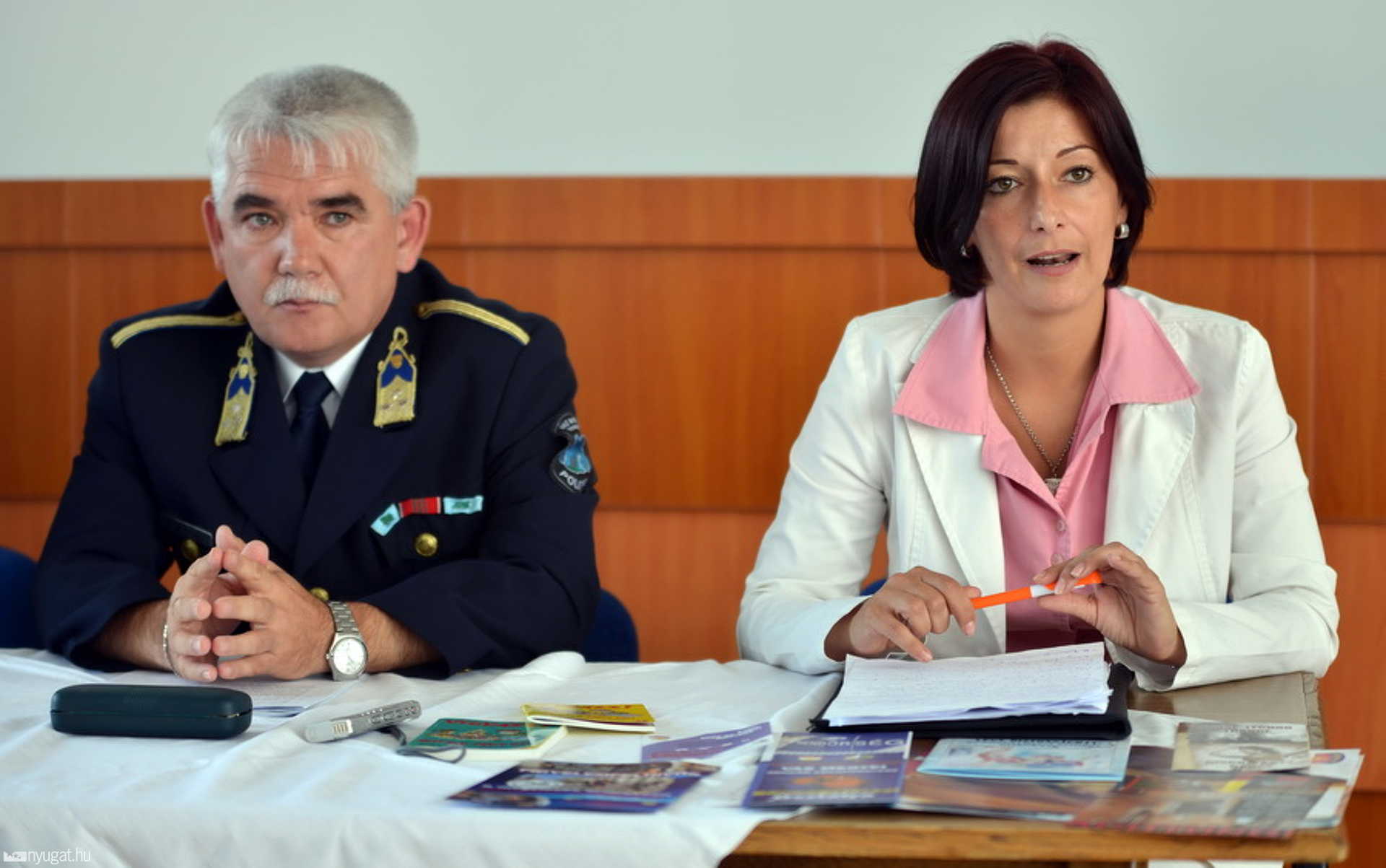 Dr. Nátkai Györgyi alezredes és Hollósi Gábor, szombathelyi rendőrkapitány