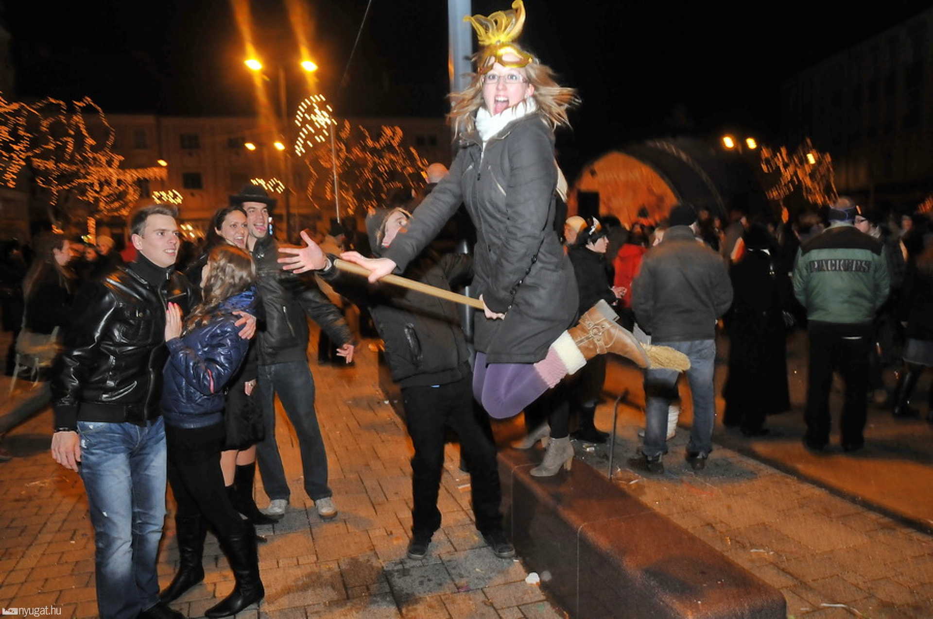 Újévi utcabál Szombathely Fő terén - 2012.