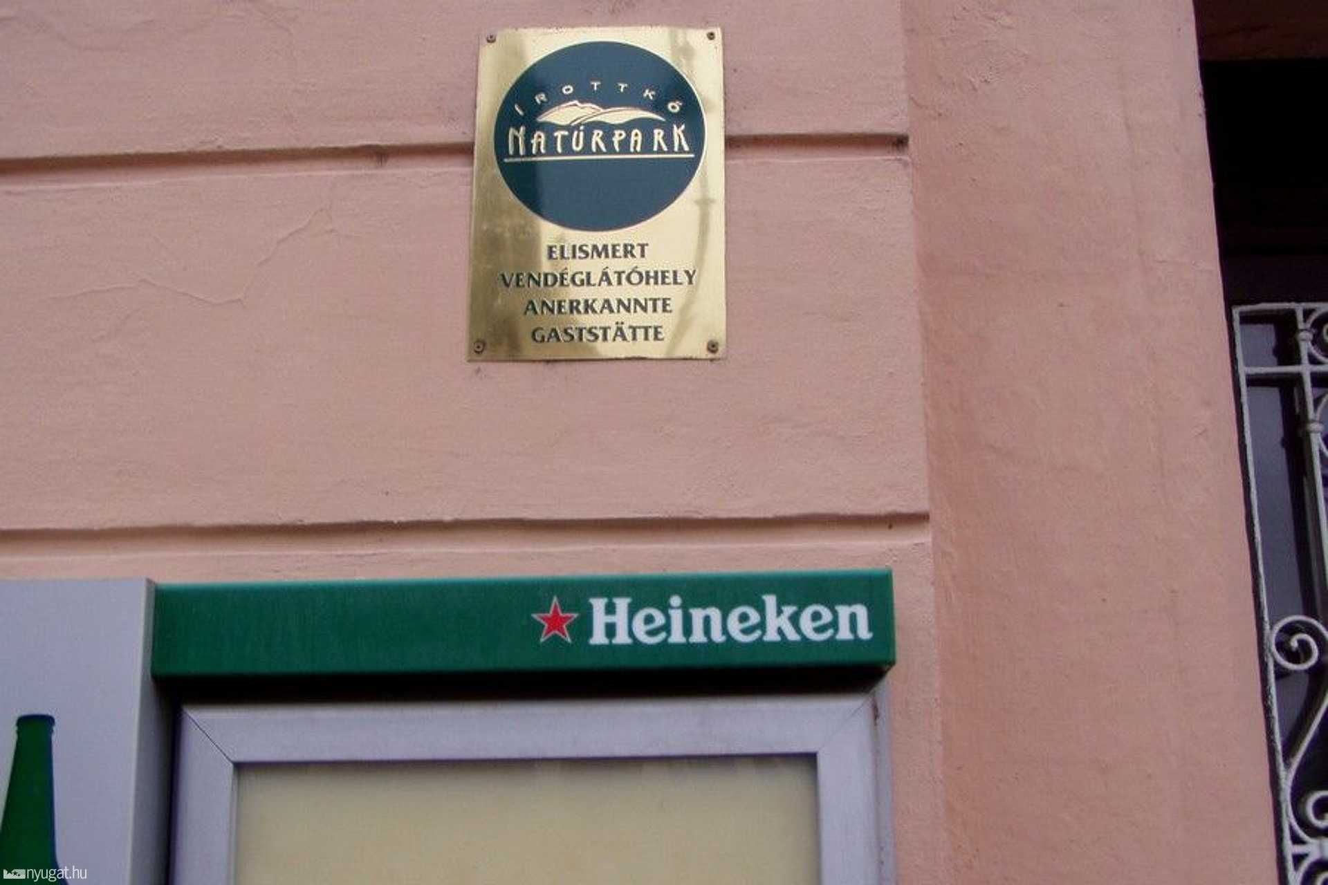 Az elismerő tábla kötelezett volna 