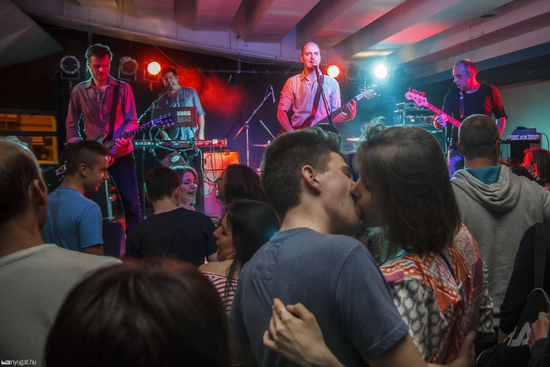 Heaven Street Seven koncert a Savaria moziban