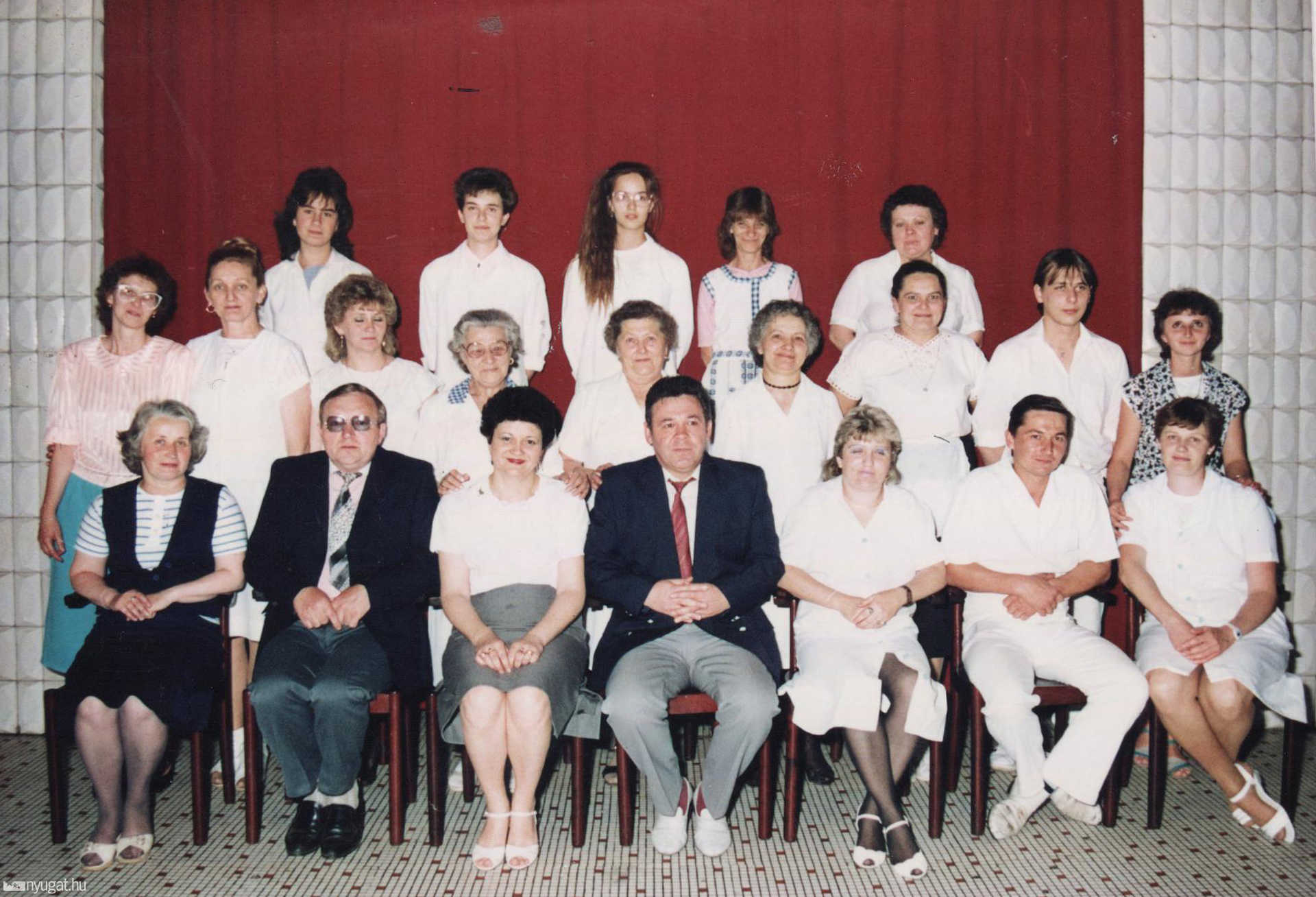 Ezeradagos "Korzó" étterem személyzete a '80-as években