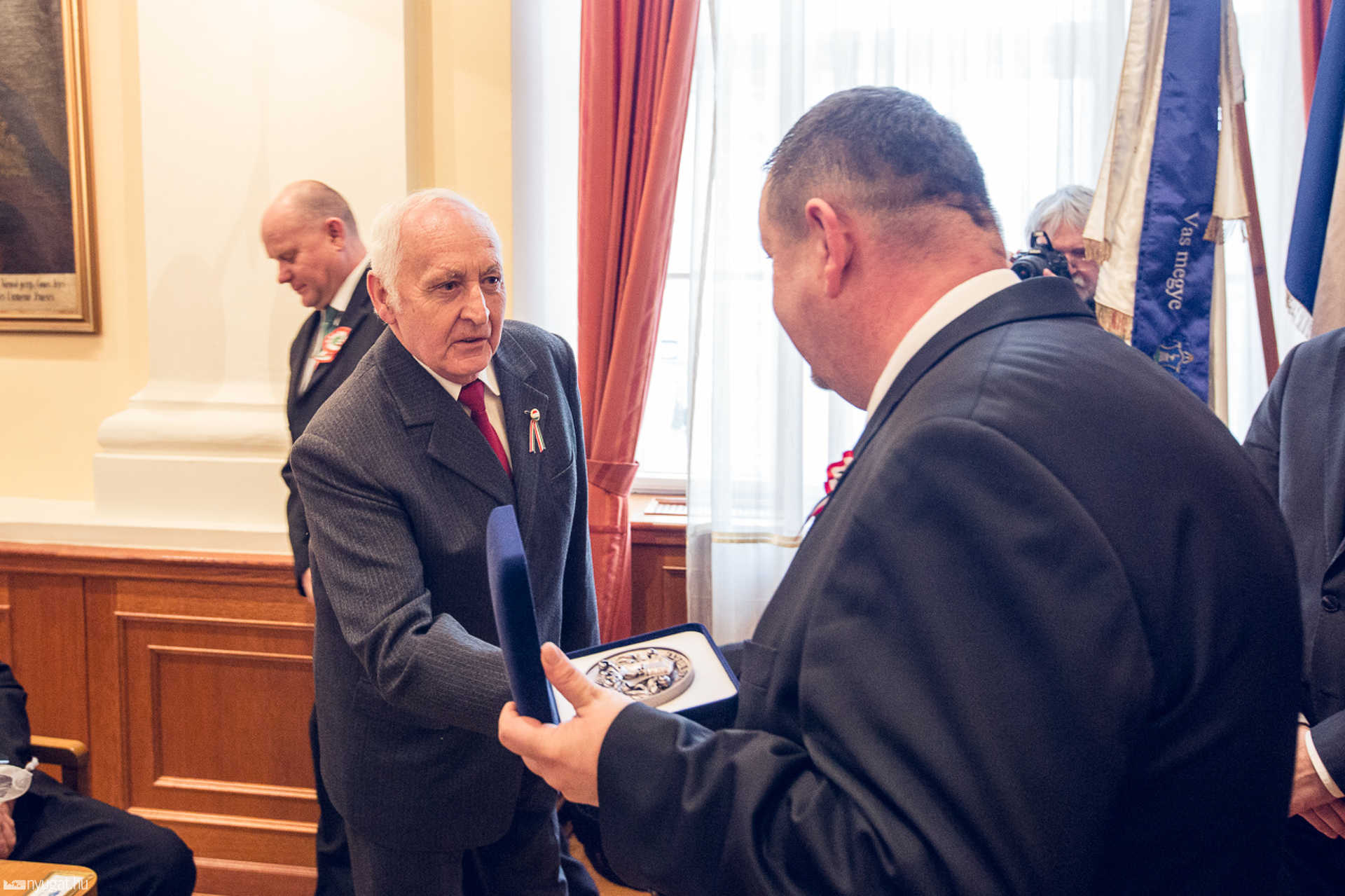 Kitüntetéseket adtak át a megyeházán