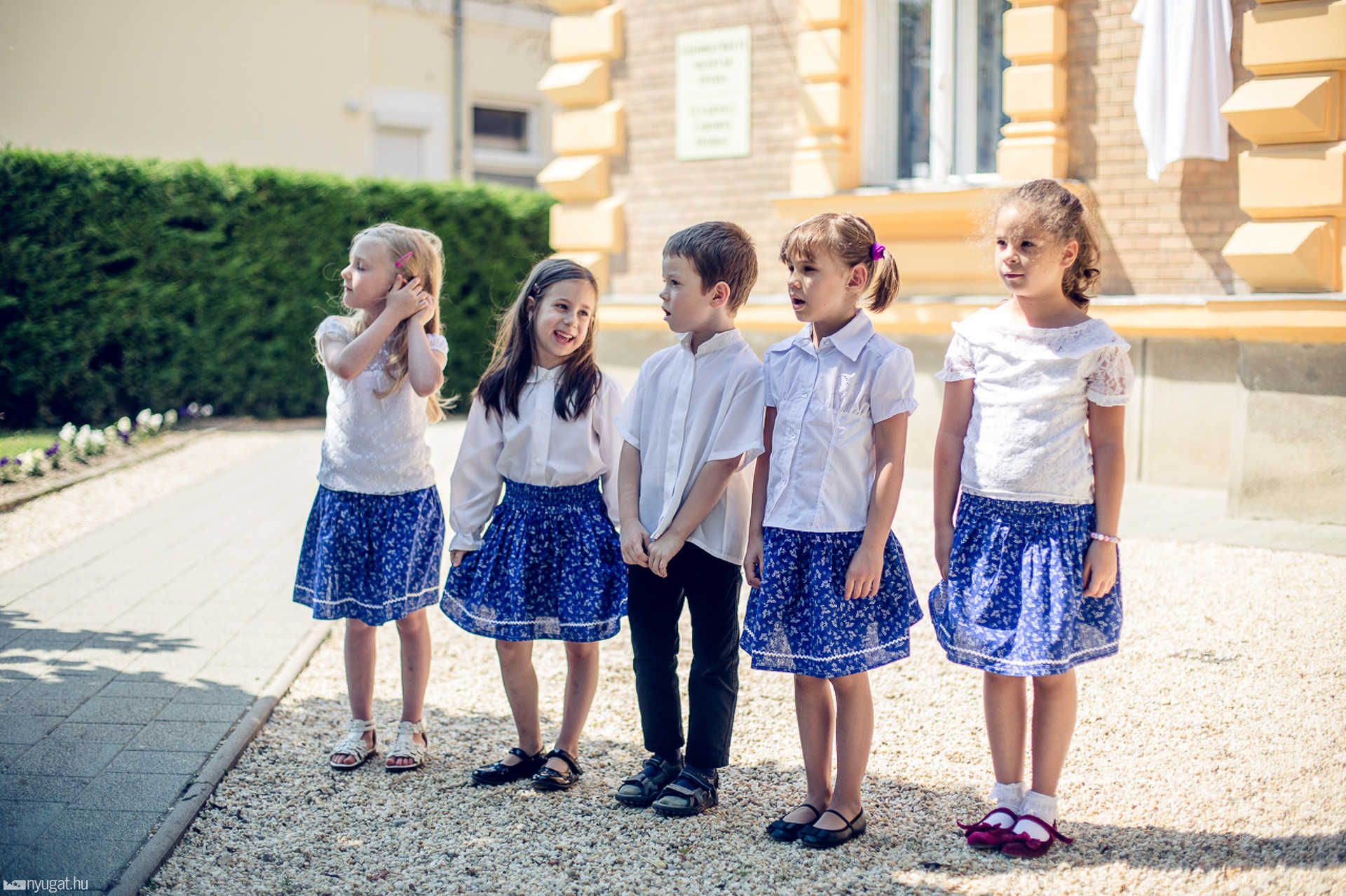 A Szépítő Egyesület táblaavatása a Mesevár Óvodánál