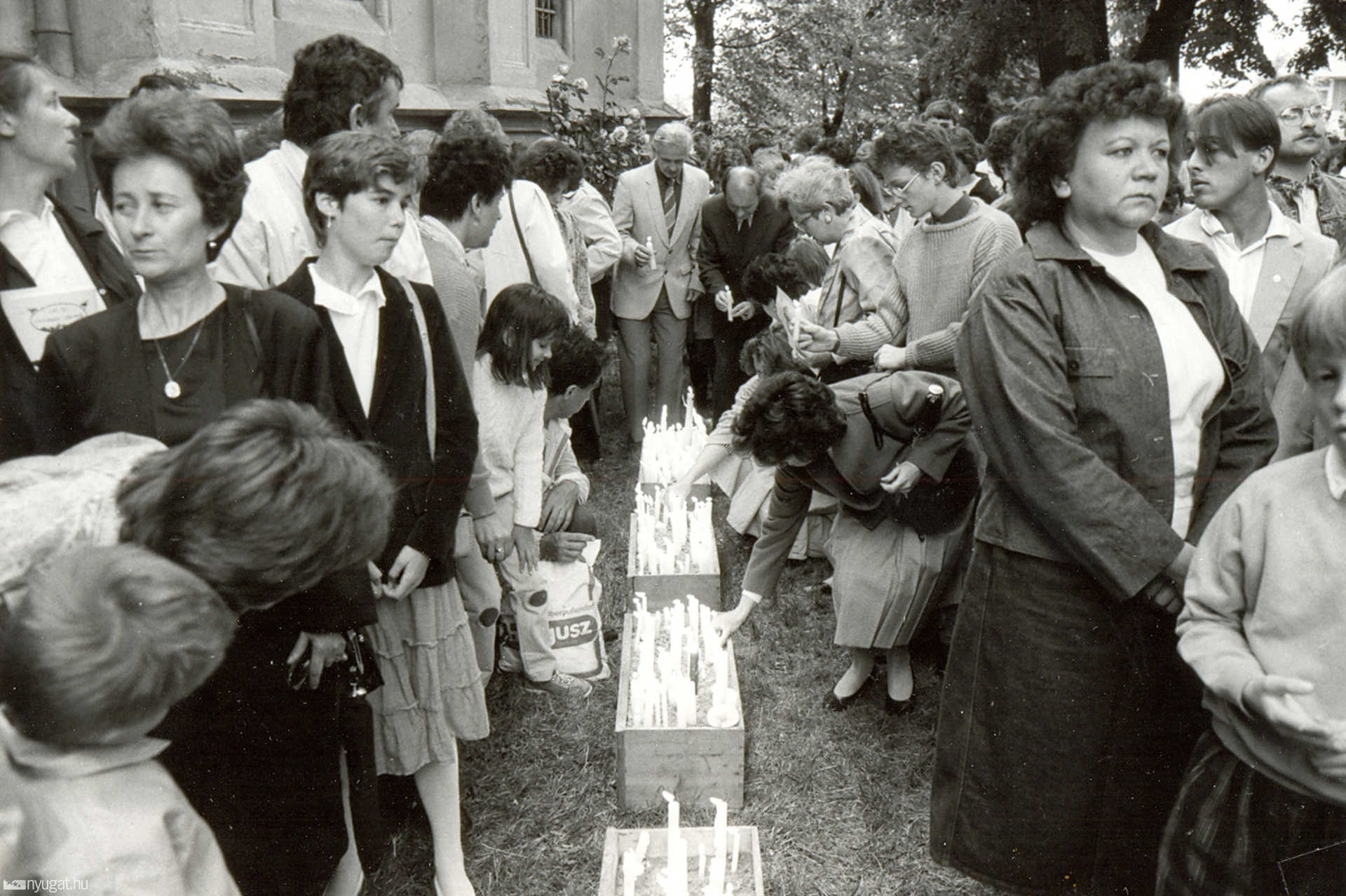 "Gyújtsunk gyertyát Erdélyért" - megemlékezés a Kálvária templomnál