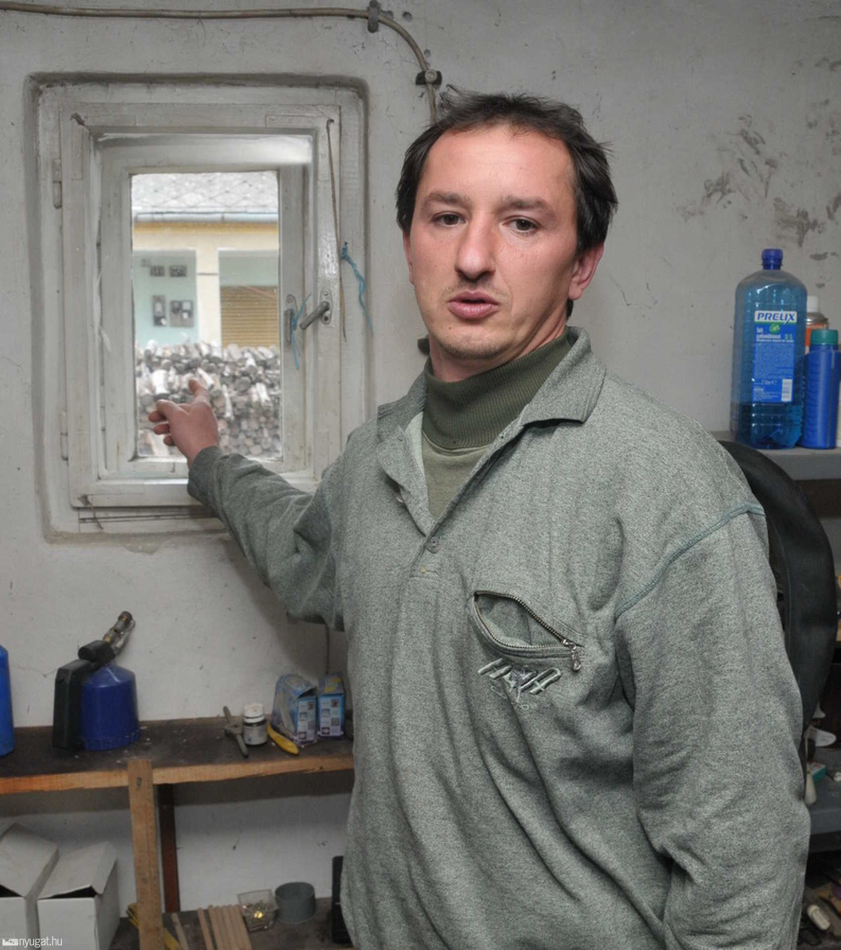 Varga Tibort gyanúsították először a gyilkossággal. A lövés azonban az ablakból látható ház elől érkezett