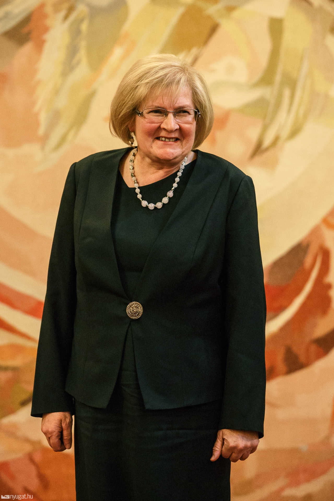 dr. Schaffer Éva