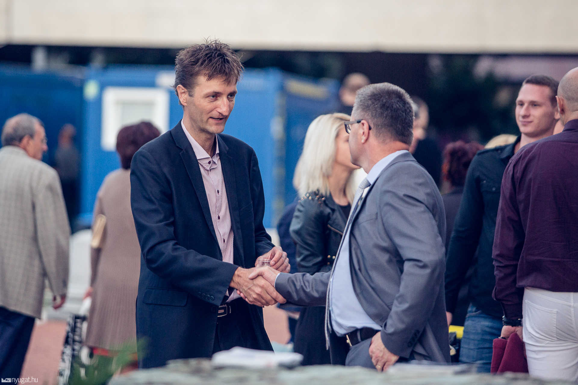 Érkeznek a vendégek az Iseumi Játékok előadására