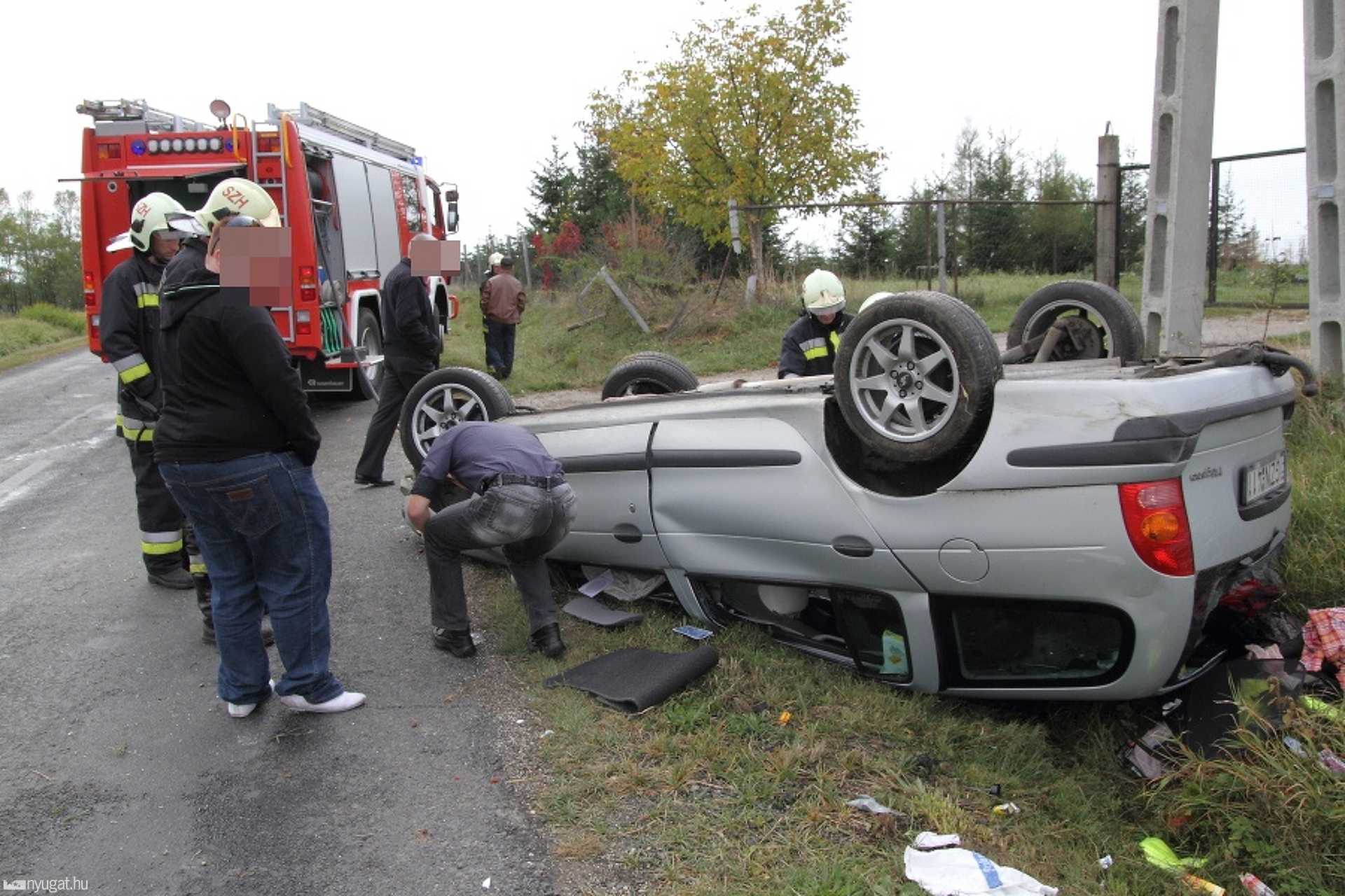 Totálkáros Renault, sértetlen sofőr