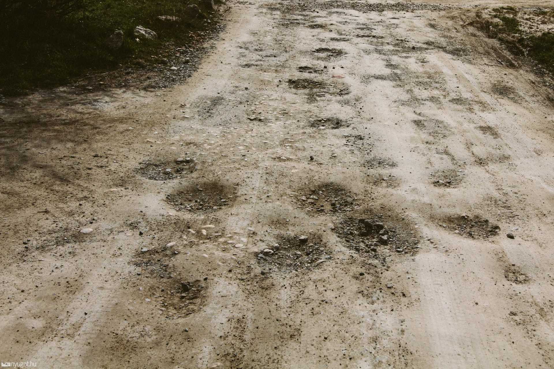 Kátyúk a Síp utcában