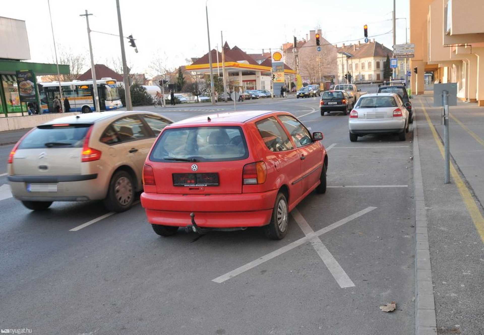 Rendszám nélkül, szabálytalanul Szombathelyen