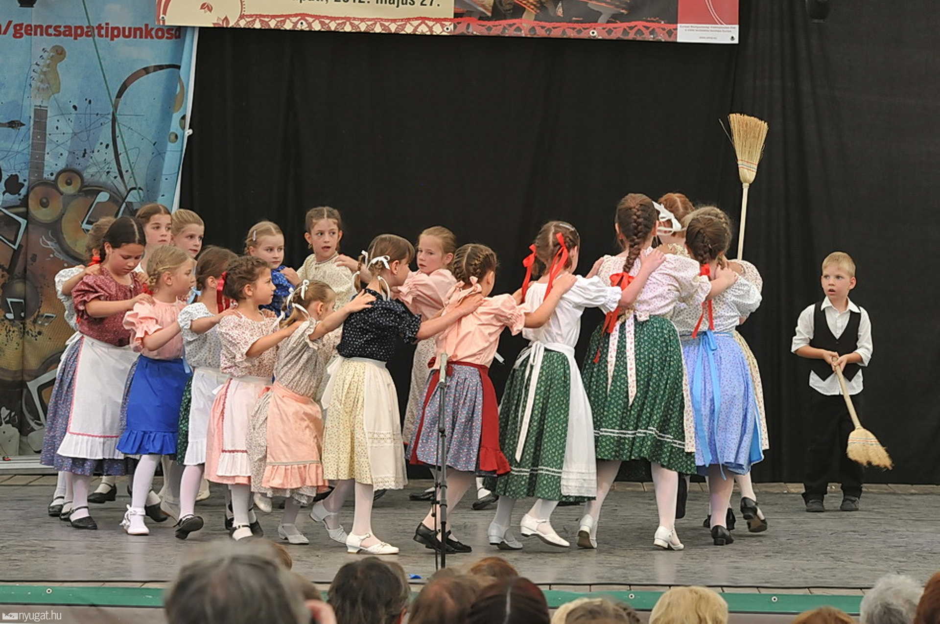 Gencsi Söprű 2012. - Regionális Néptánctalálkozó