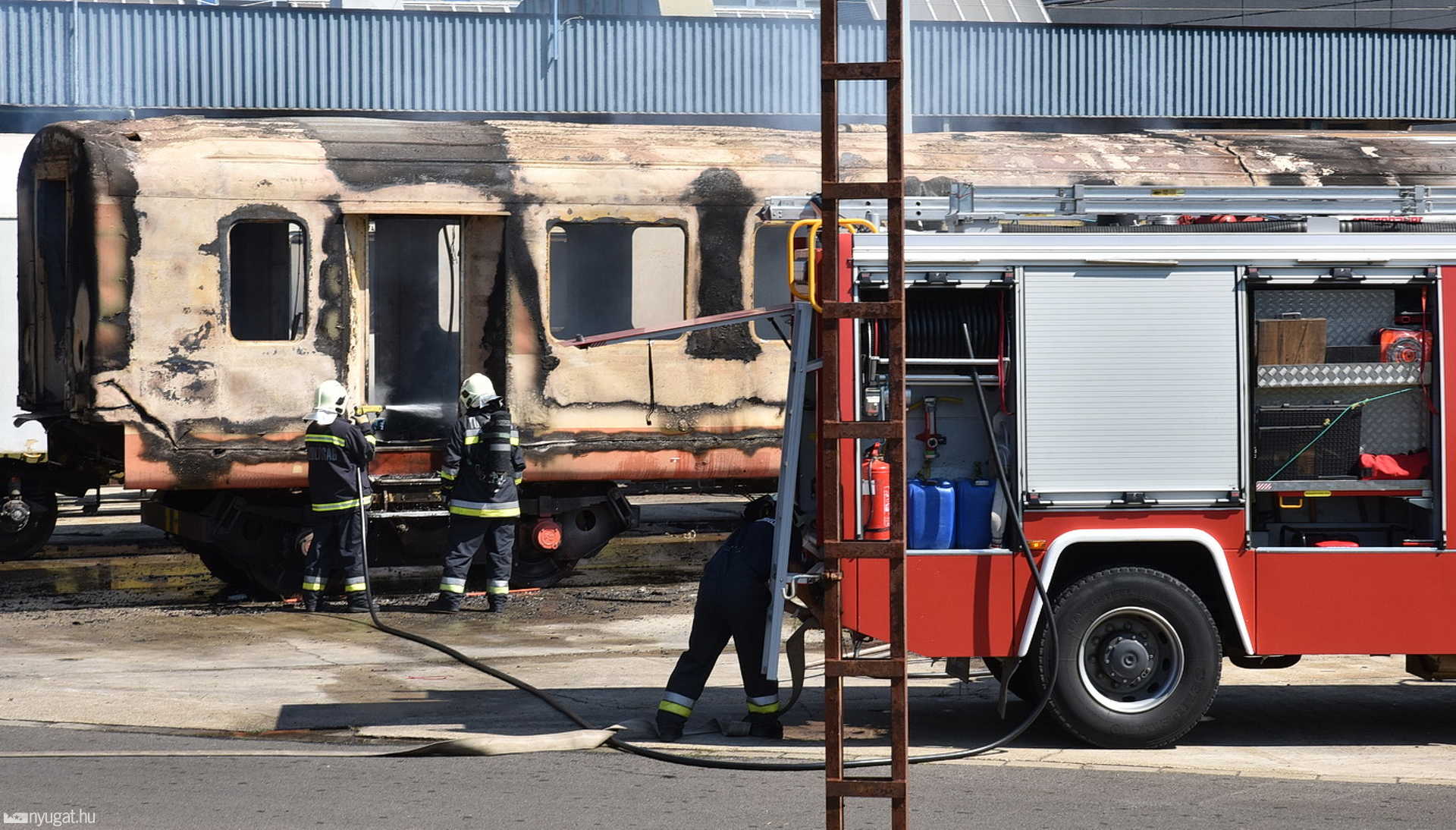 Kiégett egy vasúti kocsi Szombathely határában