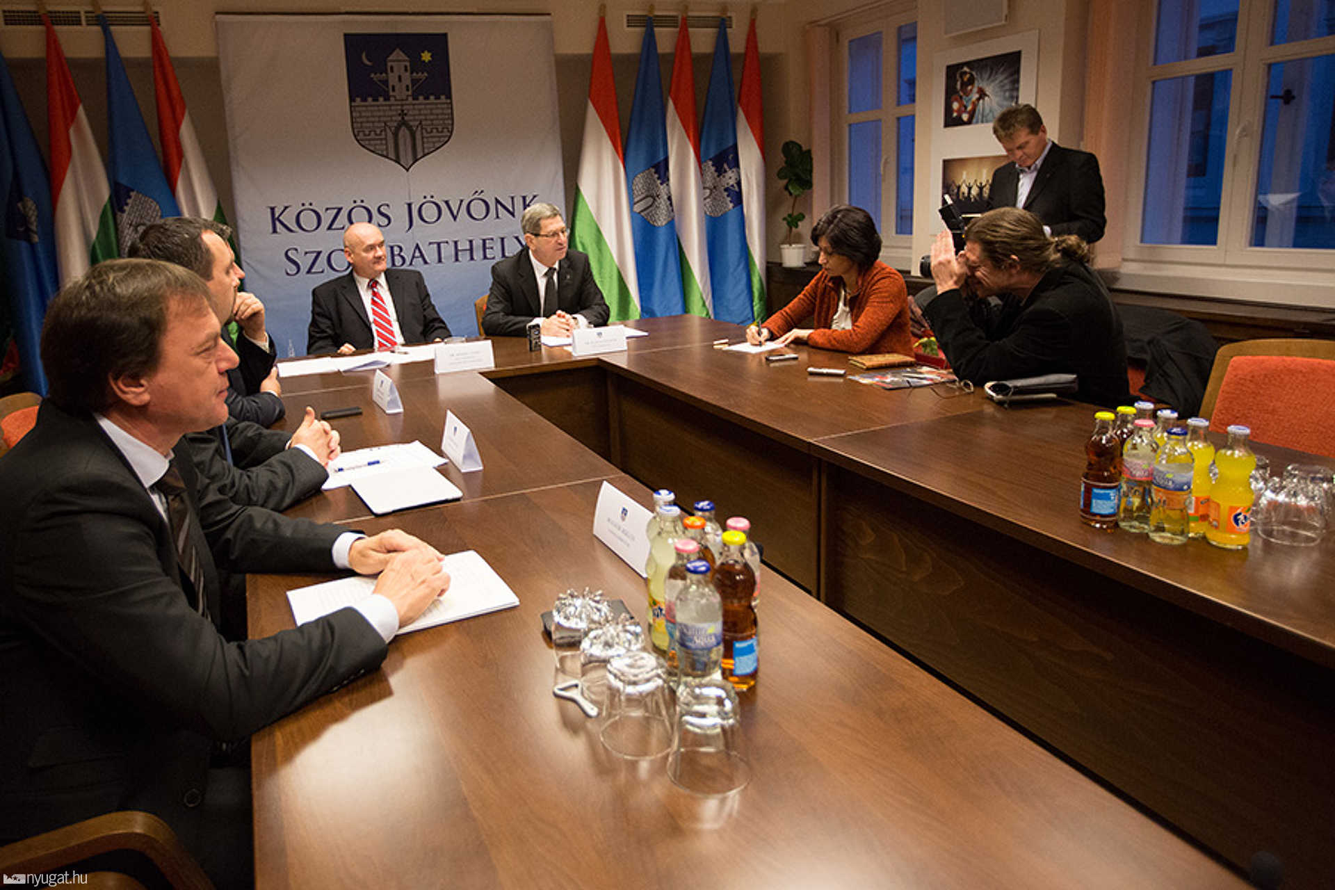 Sajtótájékoztató az adósságátvállalásról