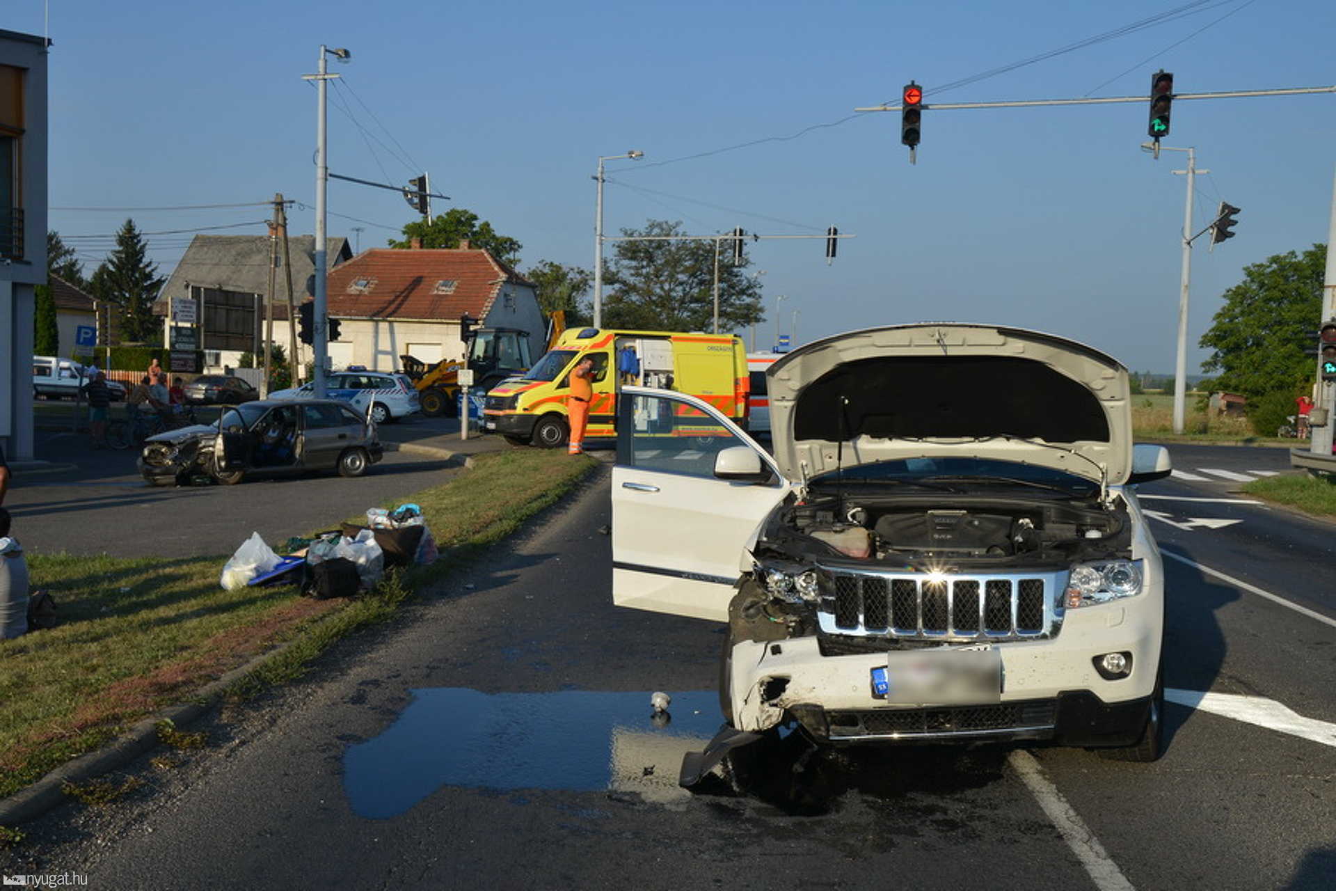 Piroson áthajtó Jeep okozott balesetet Szombathelyen
